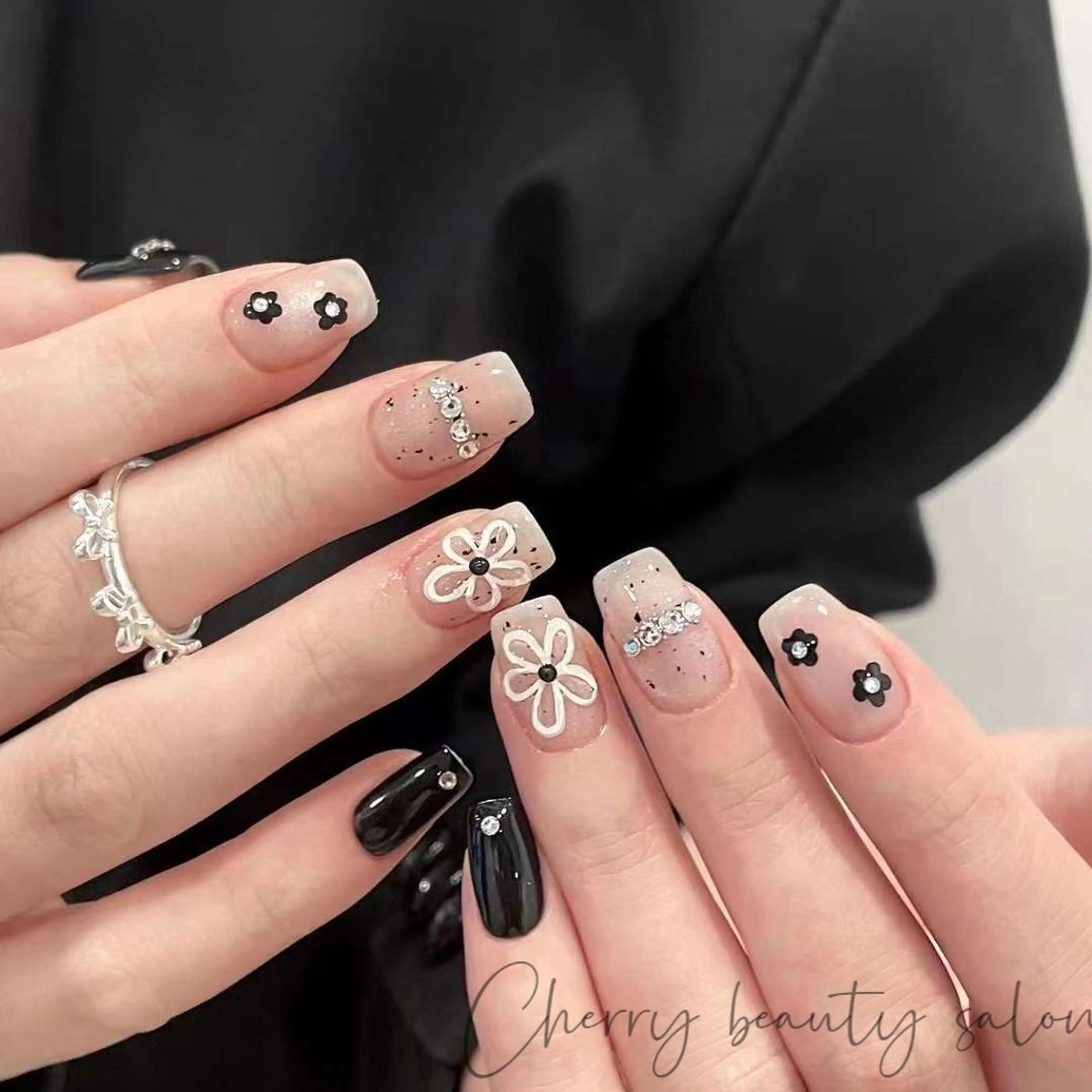 ネイル アートネイル フットネイル ジェルネイル キラキラネイル 韓国ネイル SAKURA 🍒のネイルデザイン