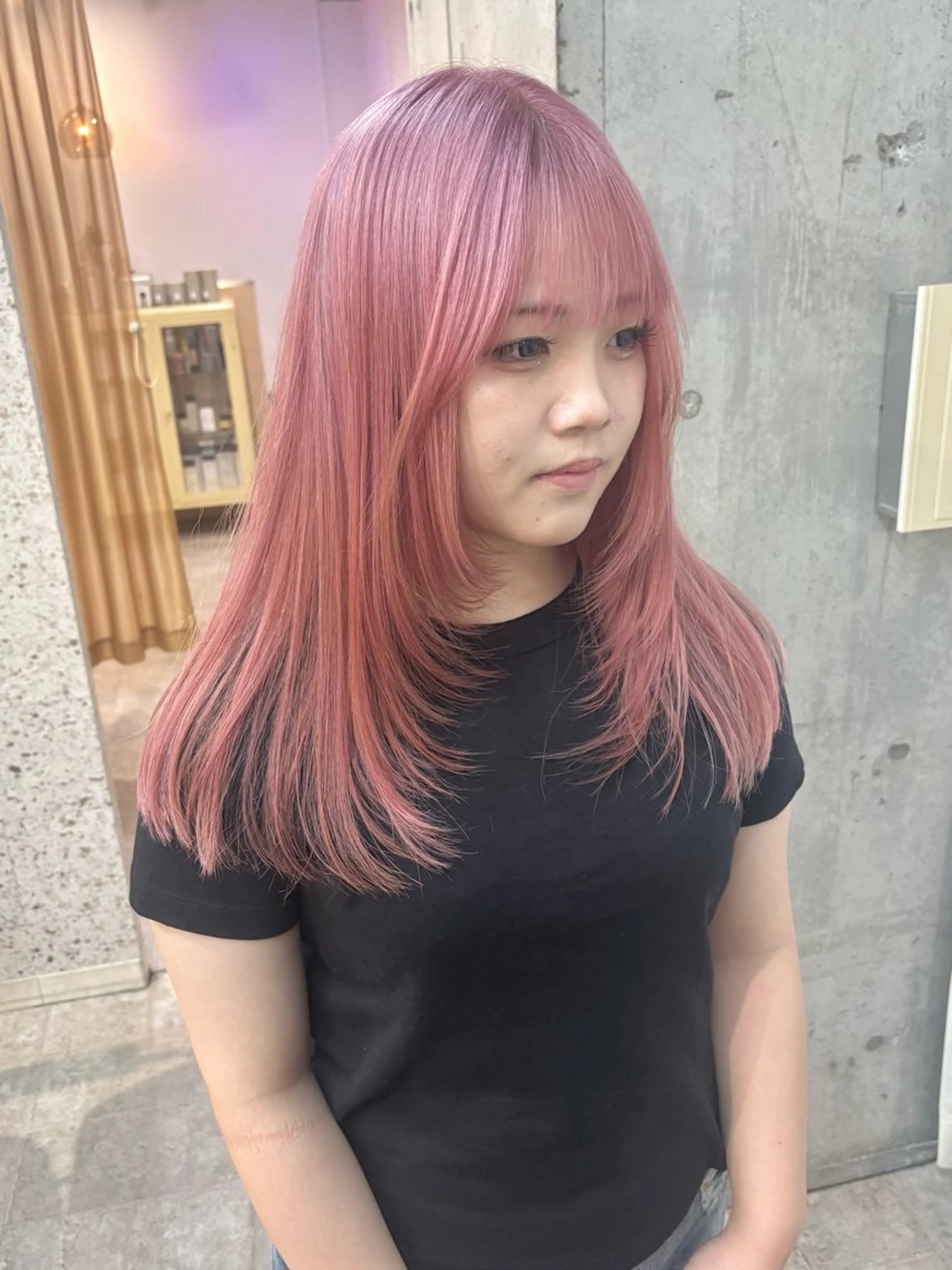 ロング カラー ピンクカラー レイヤーカット ヘアカラー lani hair salon所属・SHOTO ハイトー ン/デザインカラーのヘアスタイル