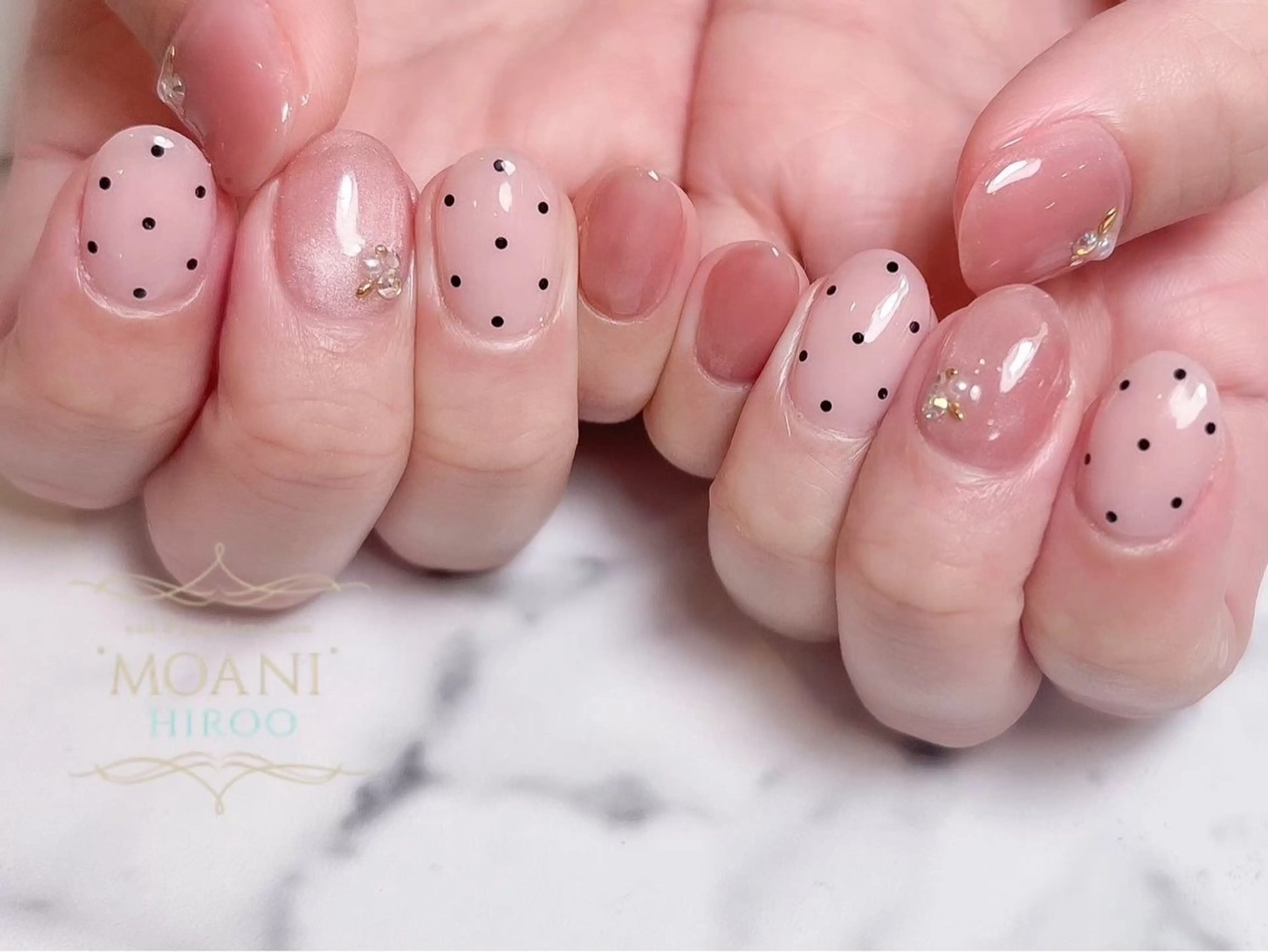ネイル ドット 飛弾 シャキラのネイルデザイン