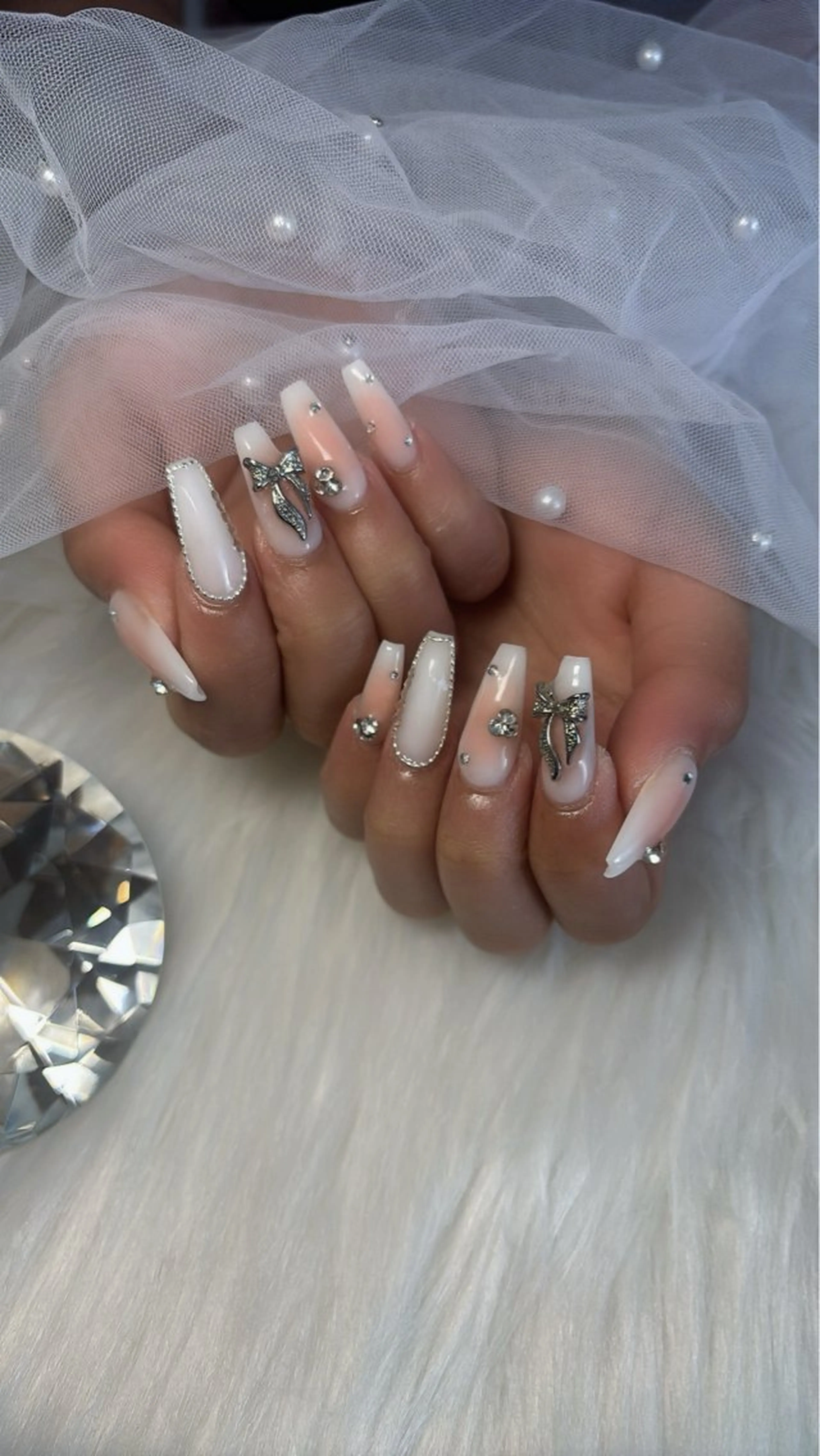 ネイル リボン ハンドネイル salon de belnetta所属・kayo 💅のネイルデザイン