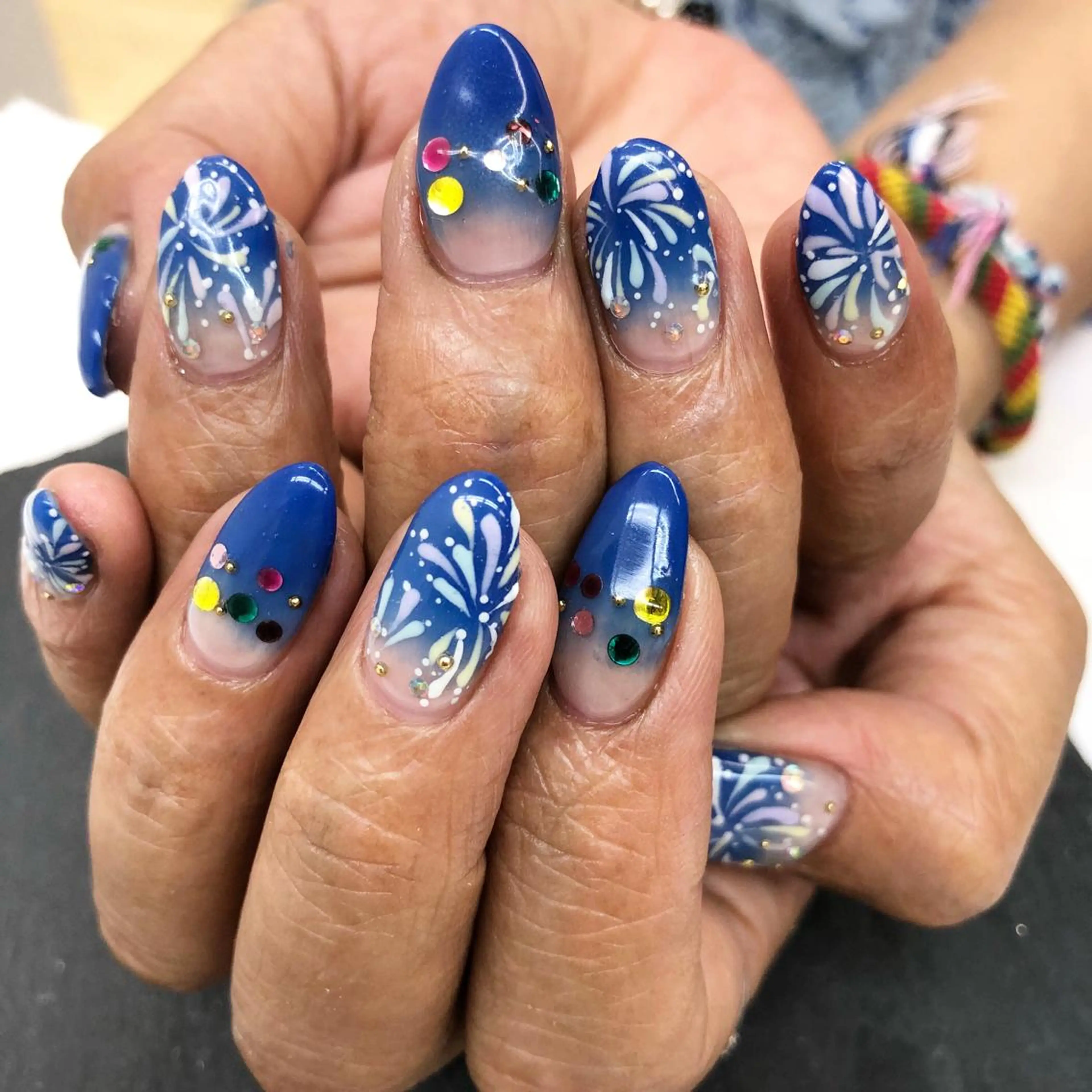 ネイル アートネイル ストーンネイル esNail&eye イーズネイル＆アイのネイルデザイン