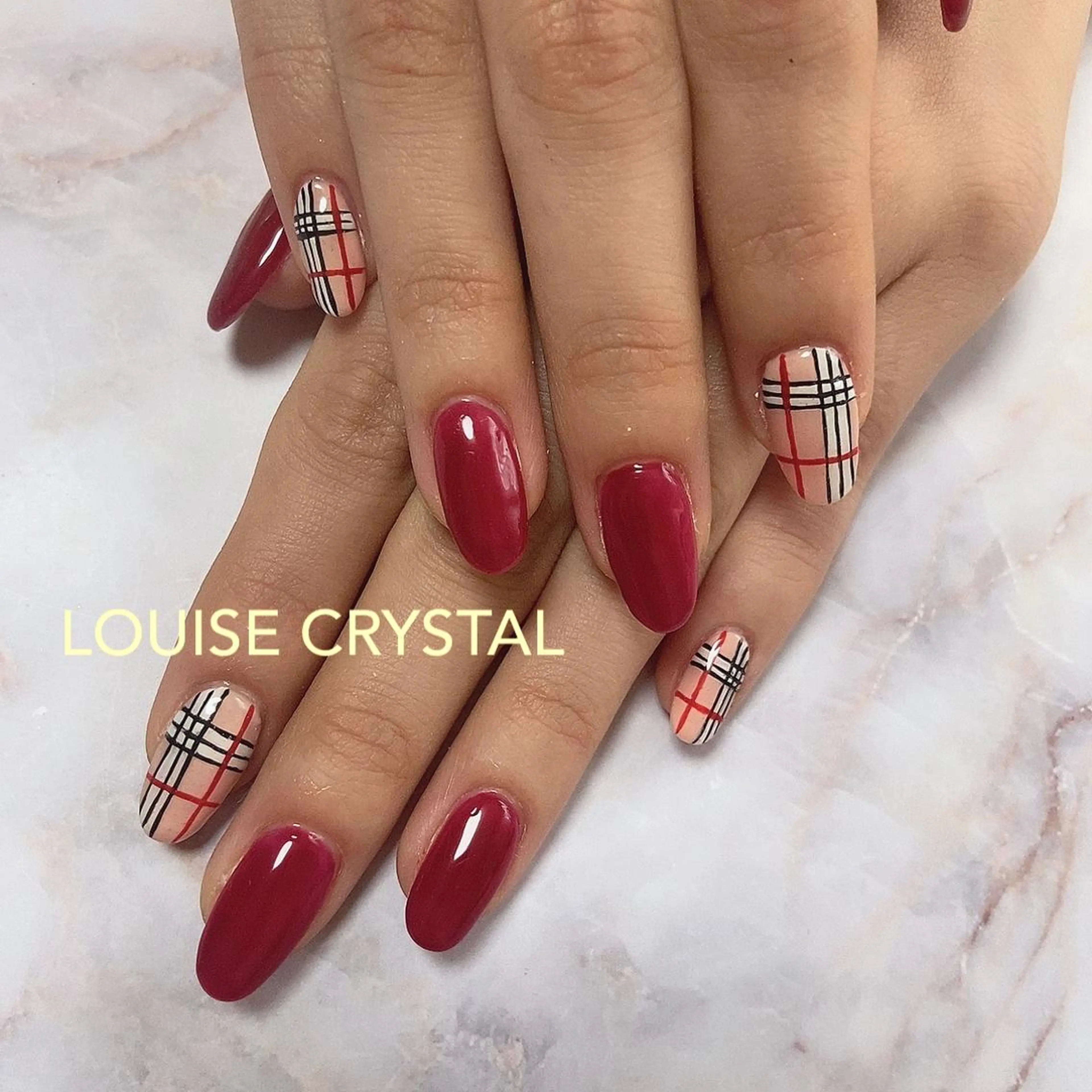 ネイル ハンドネイル LOUISE CRYSTALのネイルデザイン