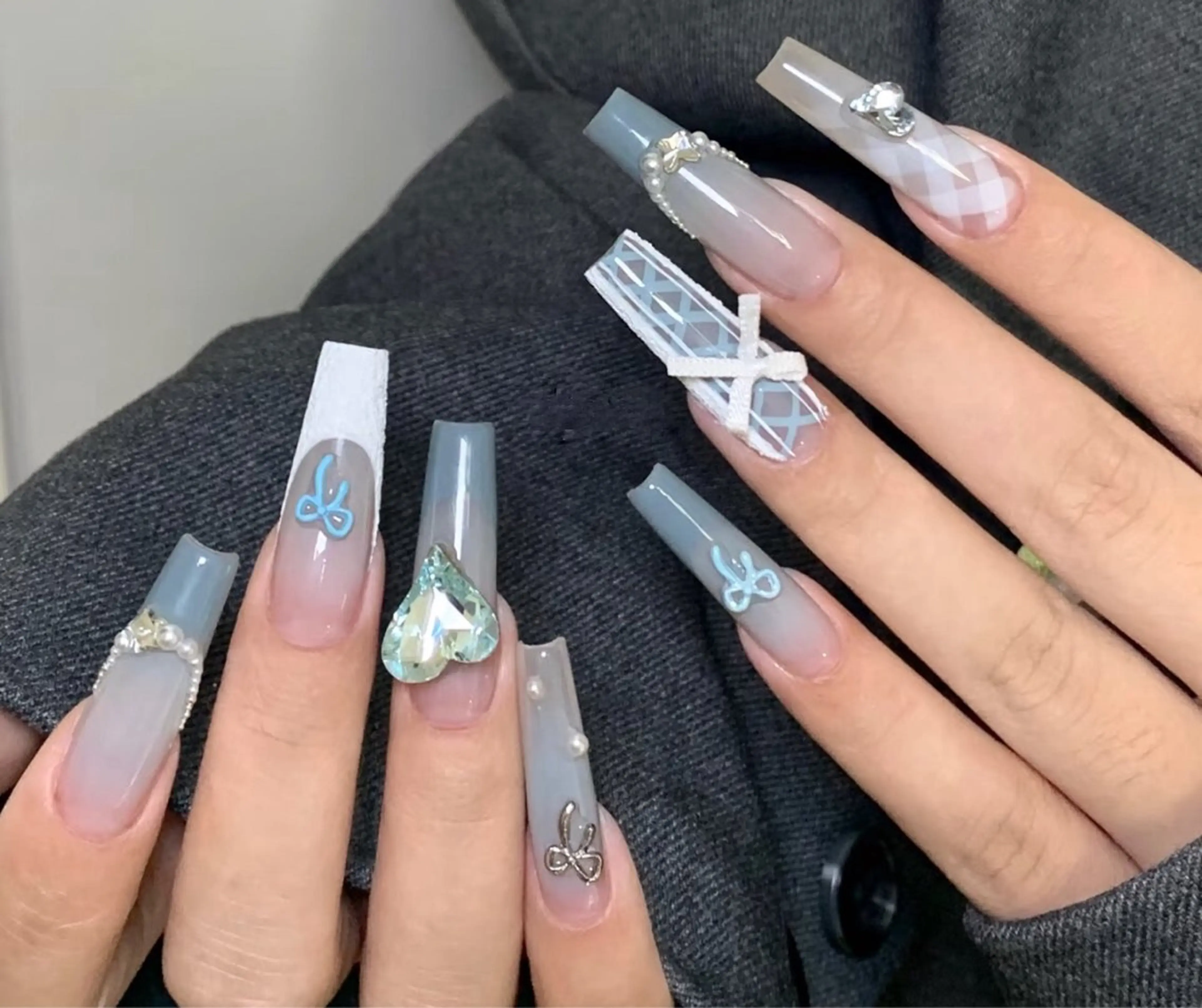 ネイル フレンチネイル ジェルネイル ハロウィン キラキラネイル 韓国ネイル H.baby Nail Salonのネイルデザイン