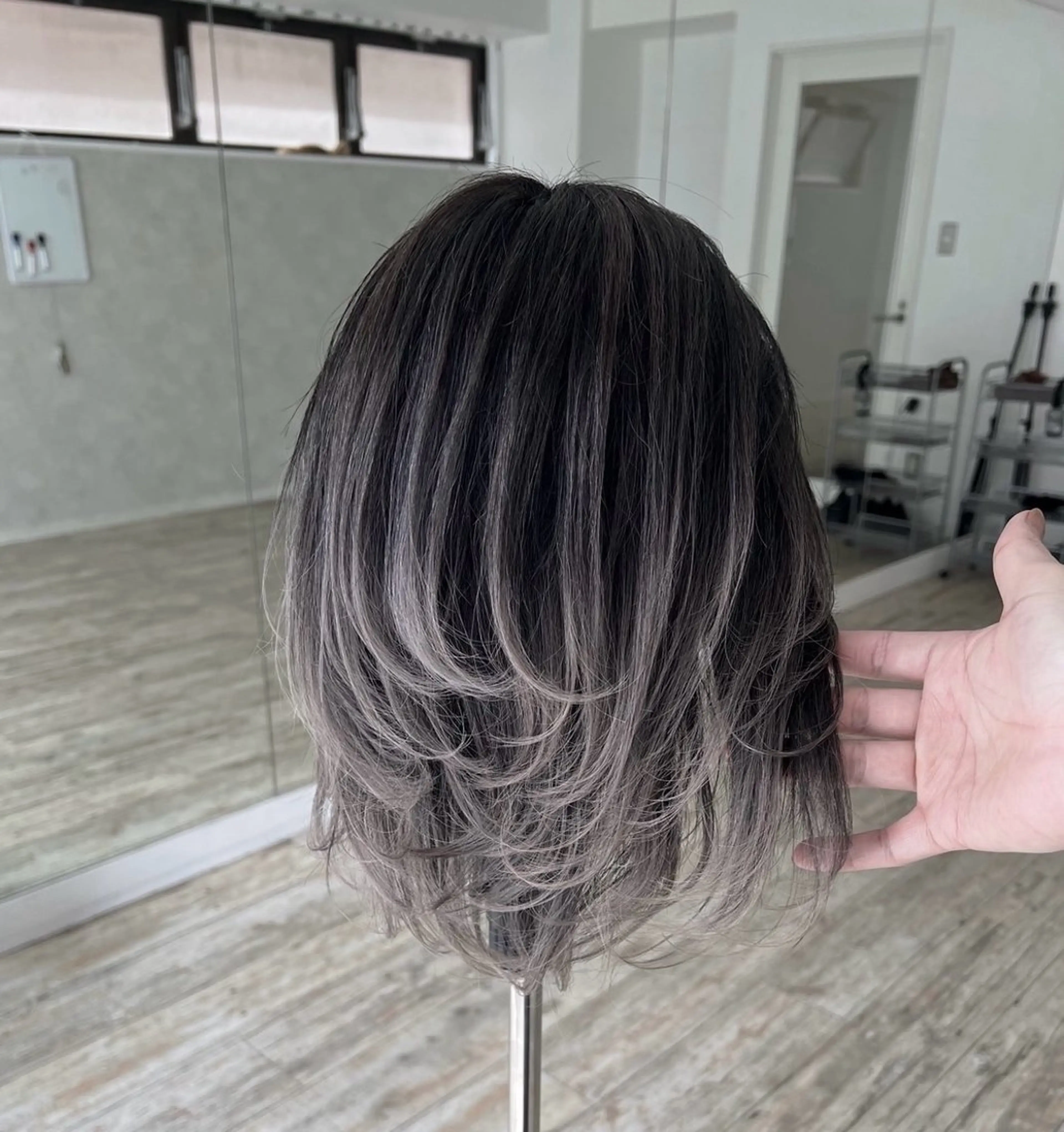 ミディアム カラー バレイヤージュ グレージュ レイヤーカット カット ヘアカラー トリートメント ROBIN所属・指名数No.1 /NAOYAのヘアスタイル
