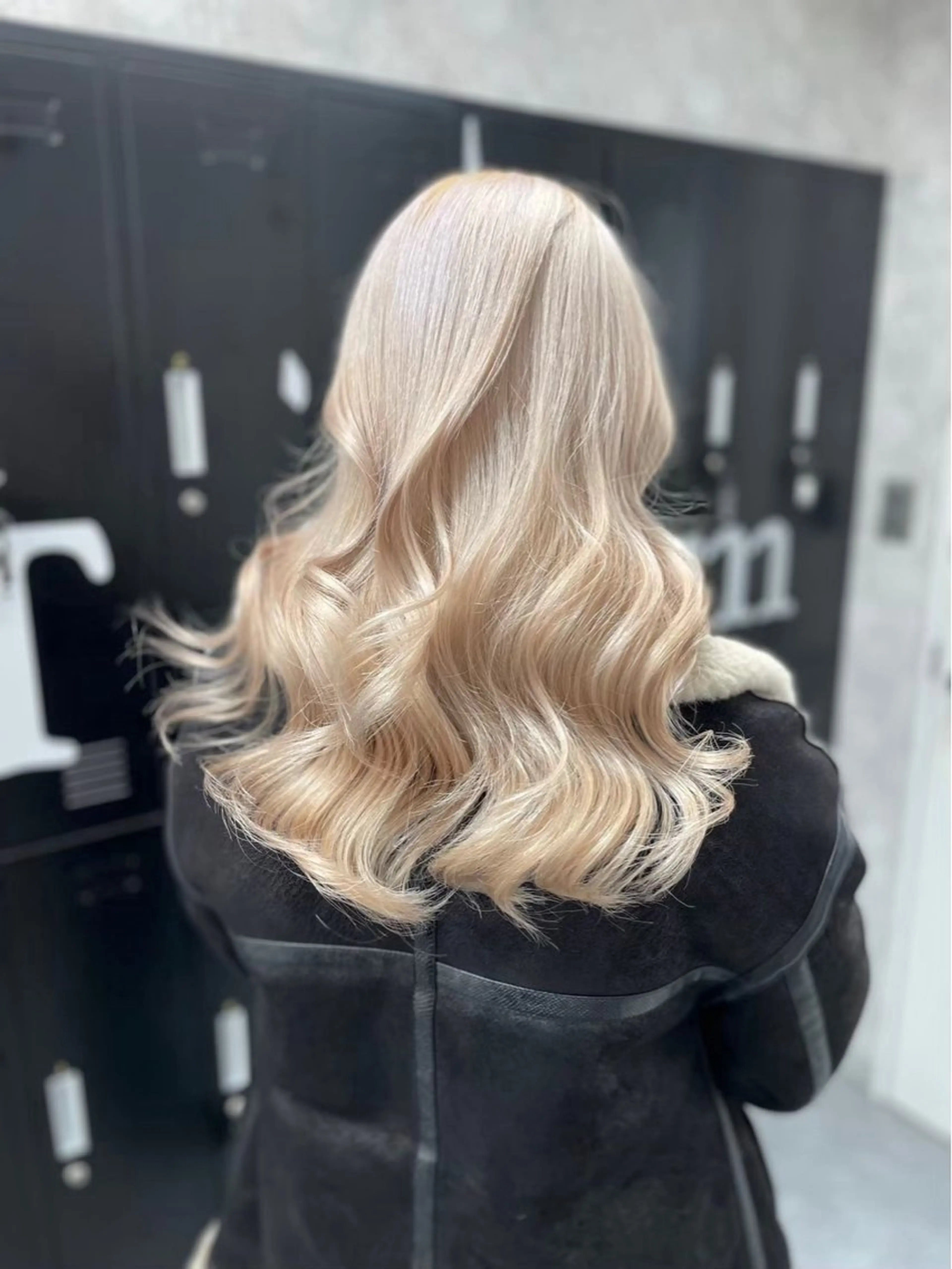 セミロング カラー 透明感カラー艶カラー 暖色カラーshionのヘアスタイル