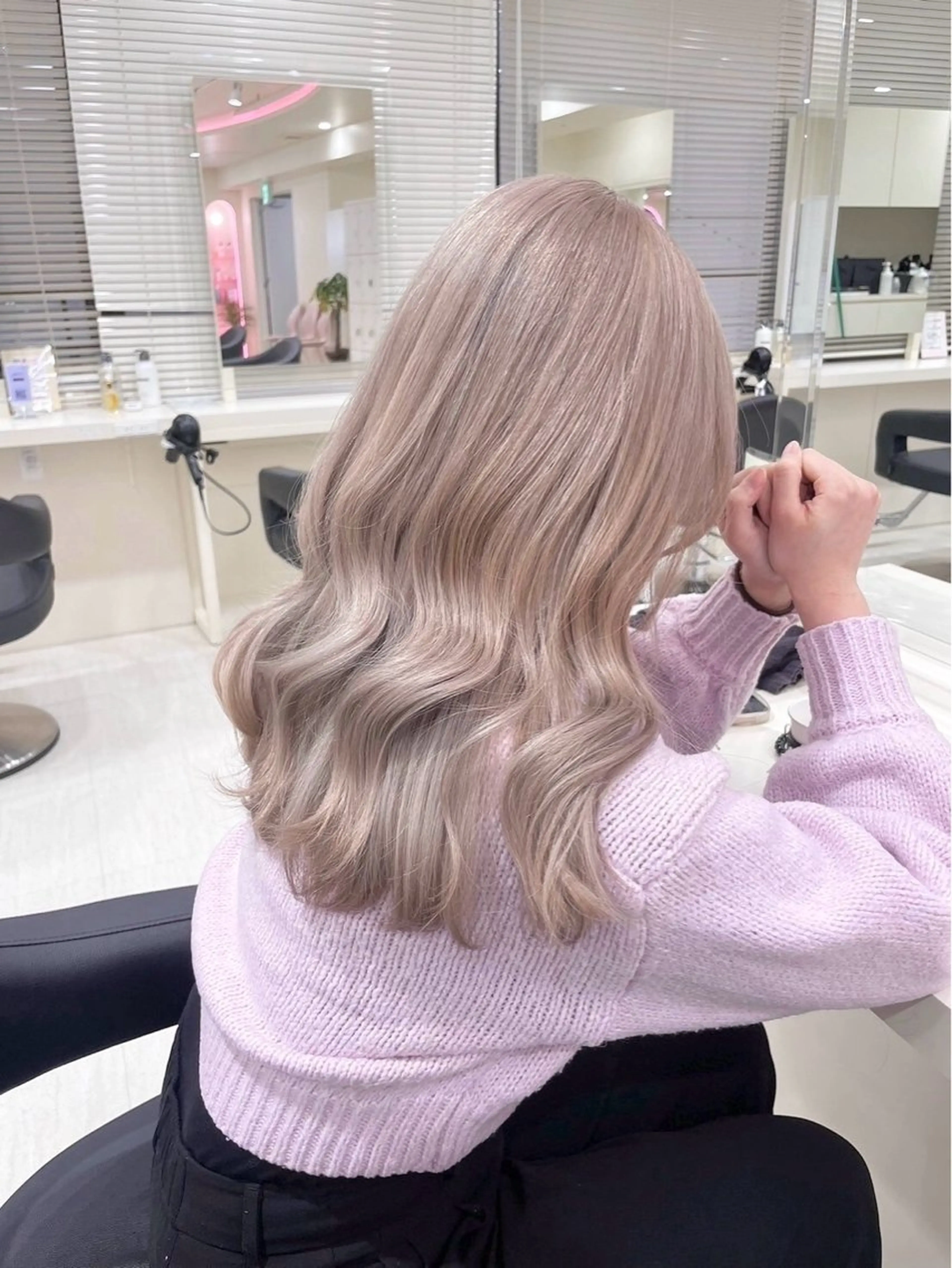 ミディアム カラー 透明感ハイトーン/ ベージュ/りくと🦔のヘアスタイル