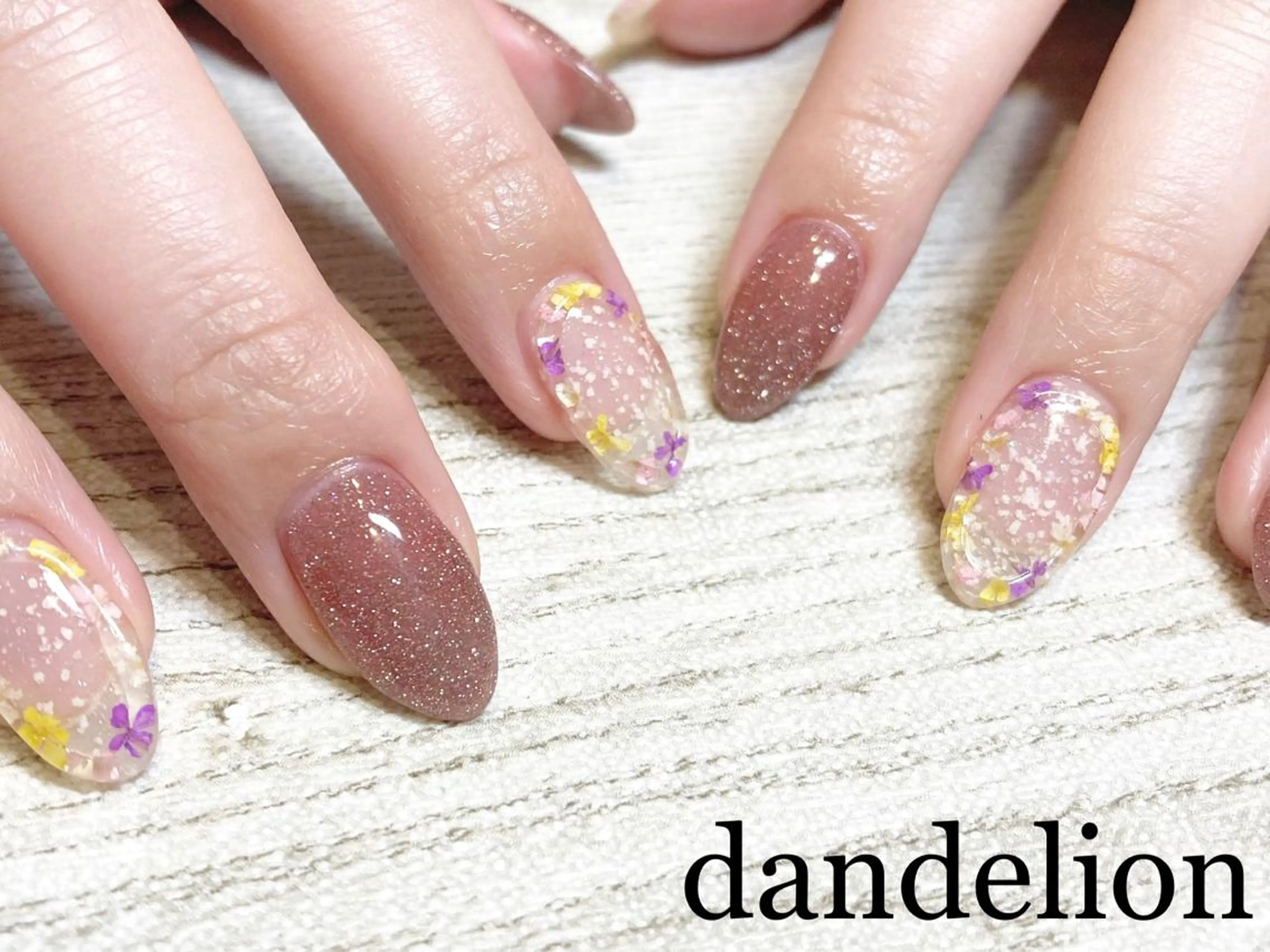 ネイル ハンドネイル ハンドケア dandelion ダンデライオンのネイルデザイン