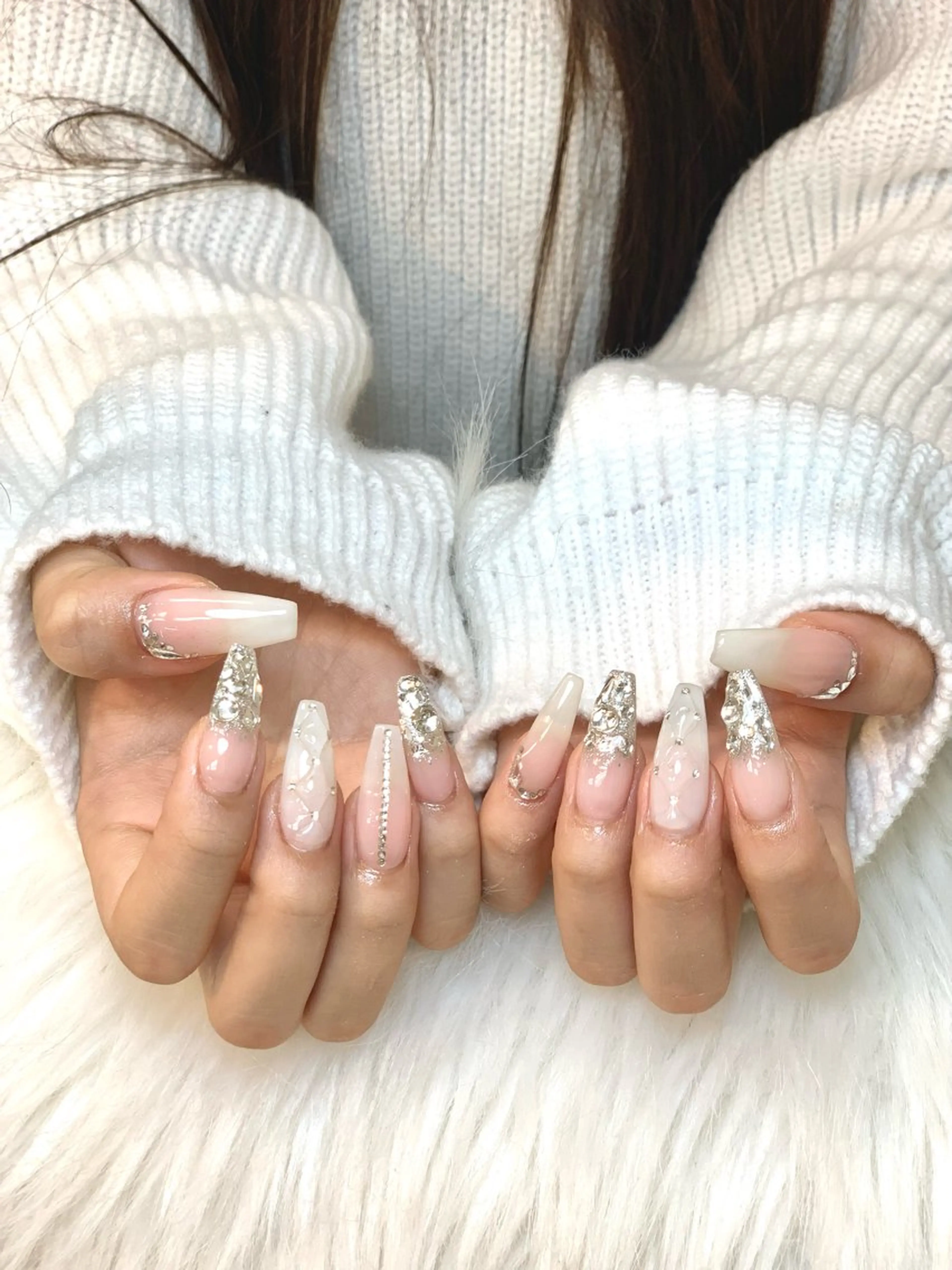 ネイル アートネイル オーロラネイル チークネイル 長さ出し フットネイル ハンドネイル Cloudy Chan 歌舞伎町のネイルデザイン