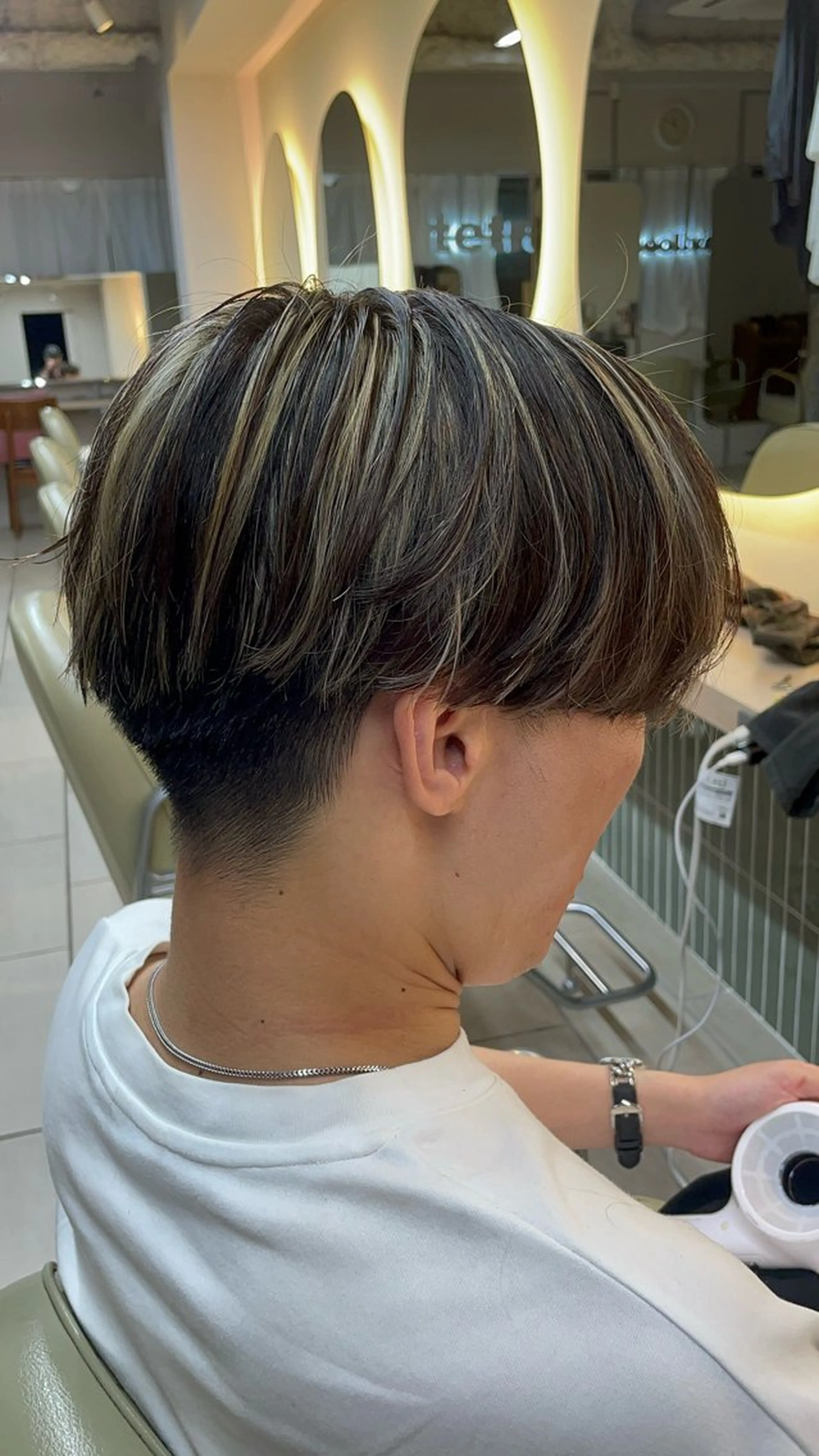 カラー ベージュカラー ブリーチ ハイライトカラー ホワイトベージュ 🌞塙 湧貴🌞のヘアスタイル