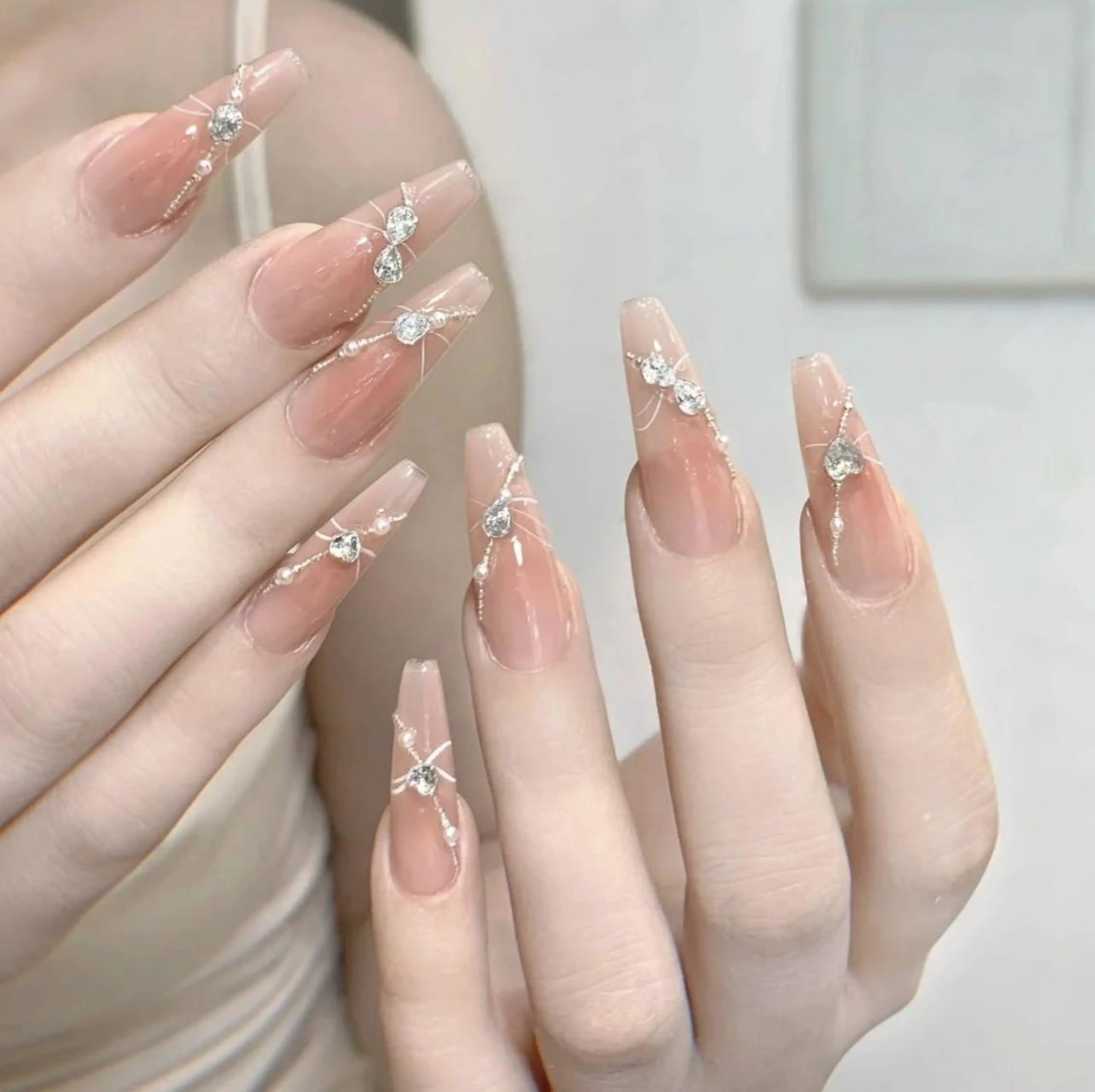 ネイル アートネイル 長さ出し ネイルチップ Queens マオのネイルデザイン