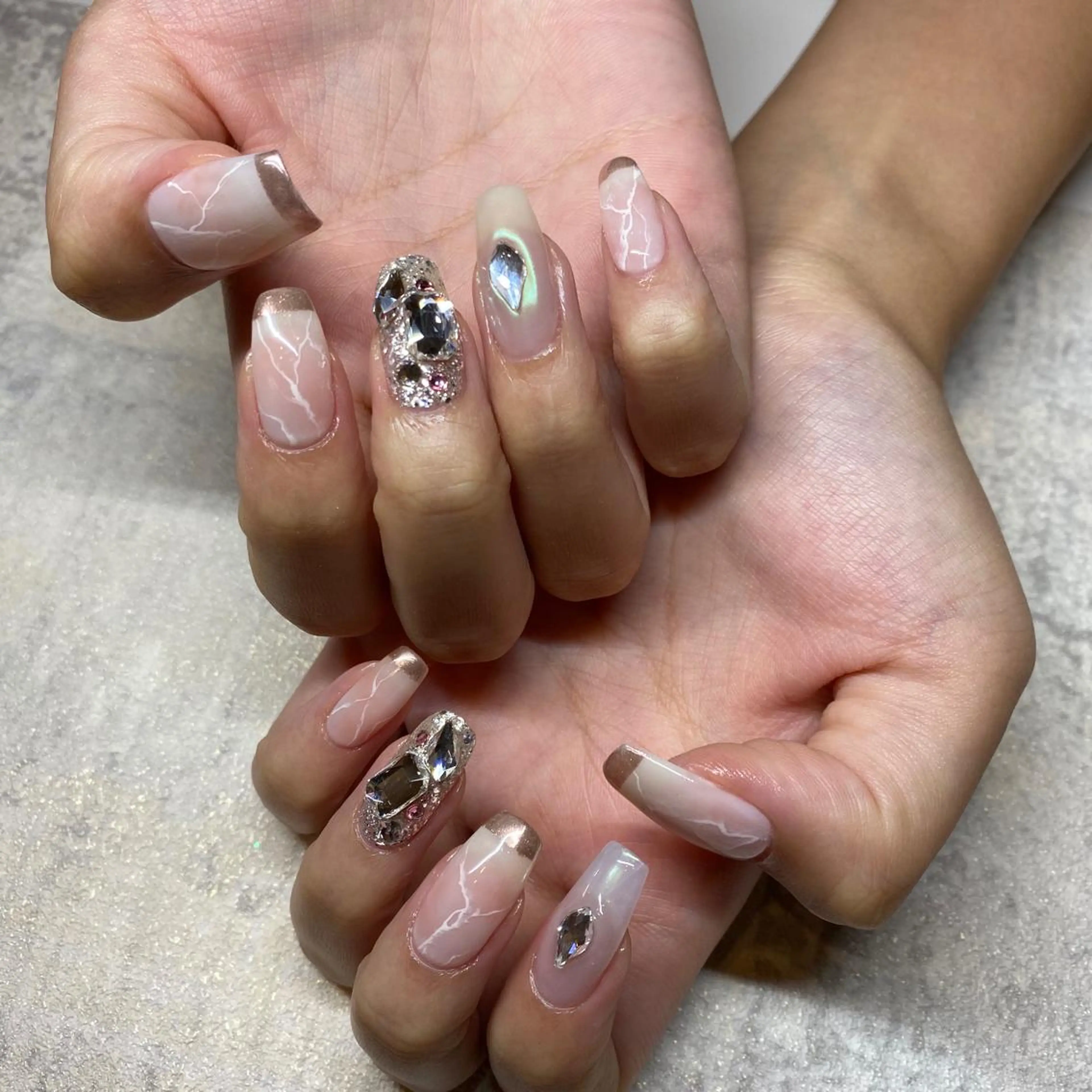 ネイル ストーンネイル ハンドネイル NORA nail UMEDAのネイルデザイン
