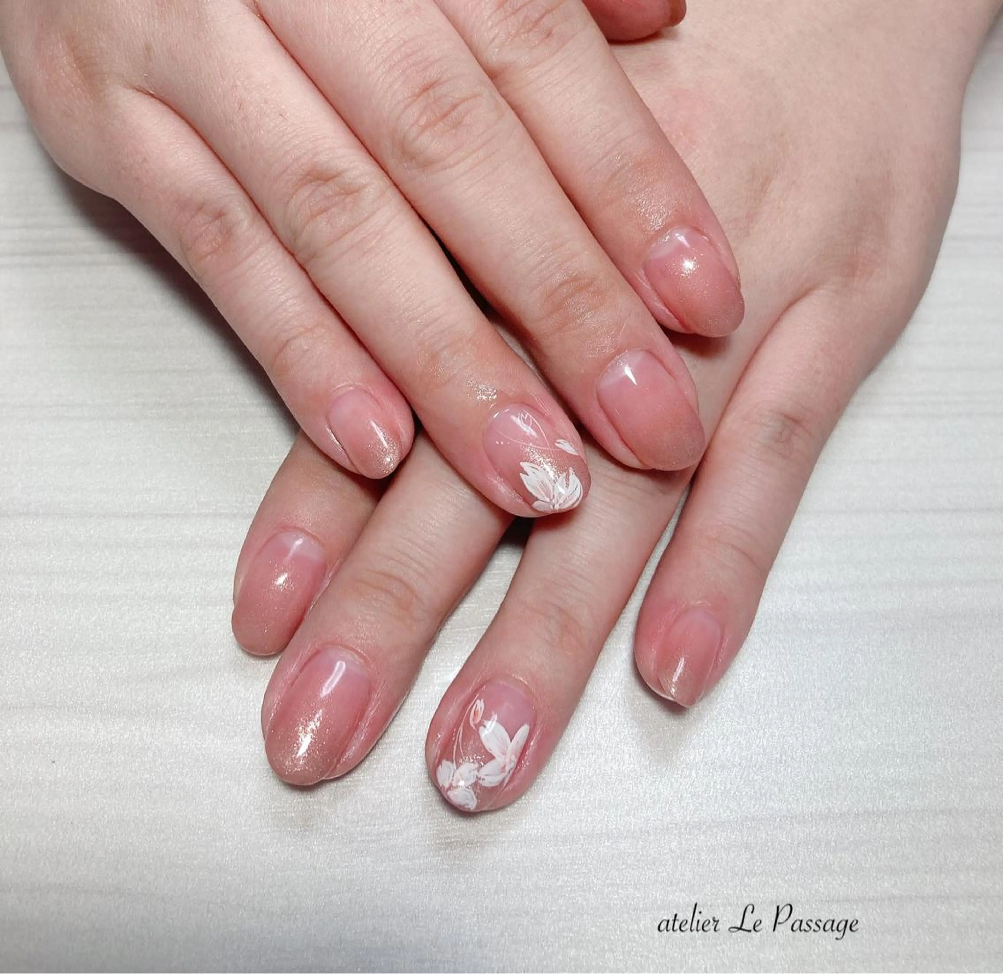 ネイル 桜ネイル フラワーネイル ジェルネイル キラキラネイル ニュアンスネイル Atelier Le Passage所属・h nakatsukaのネイルデザイン