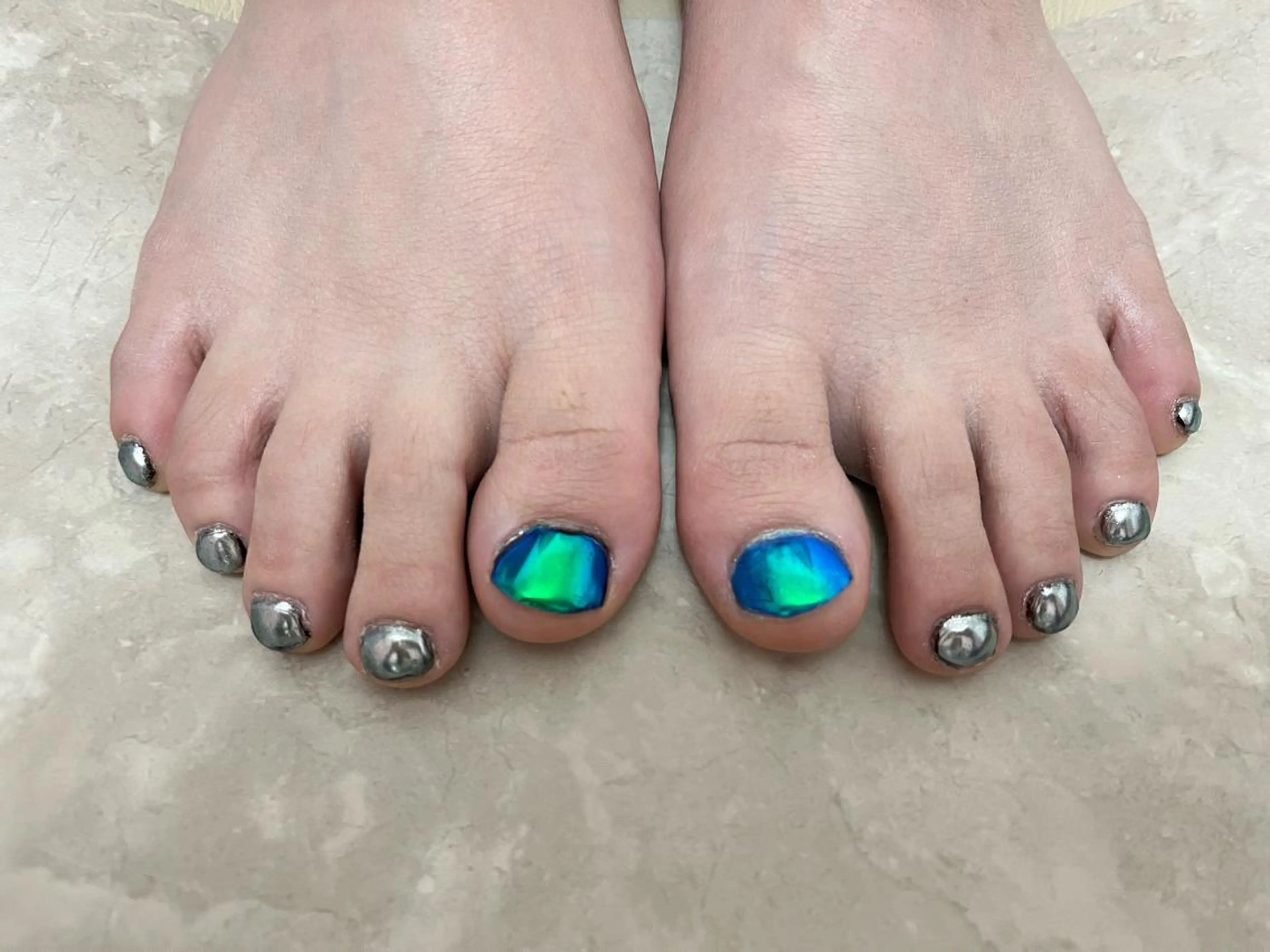 ネイル フットネイル ミラーネイル フットネイル Luxy YUKIのネイルデザイン