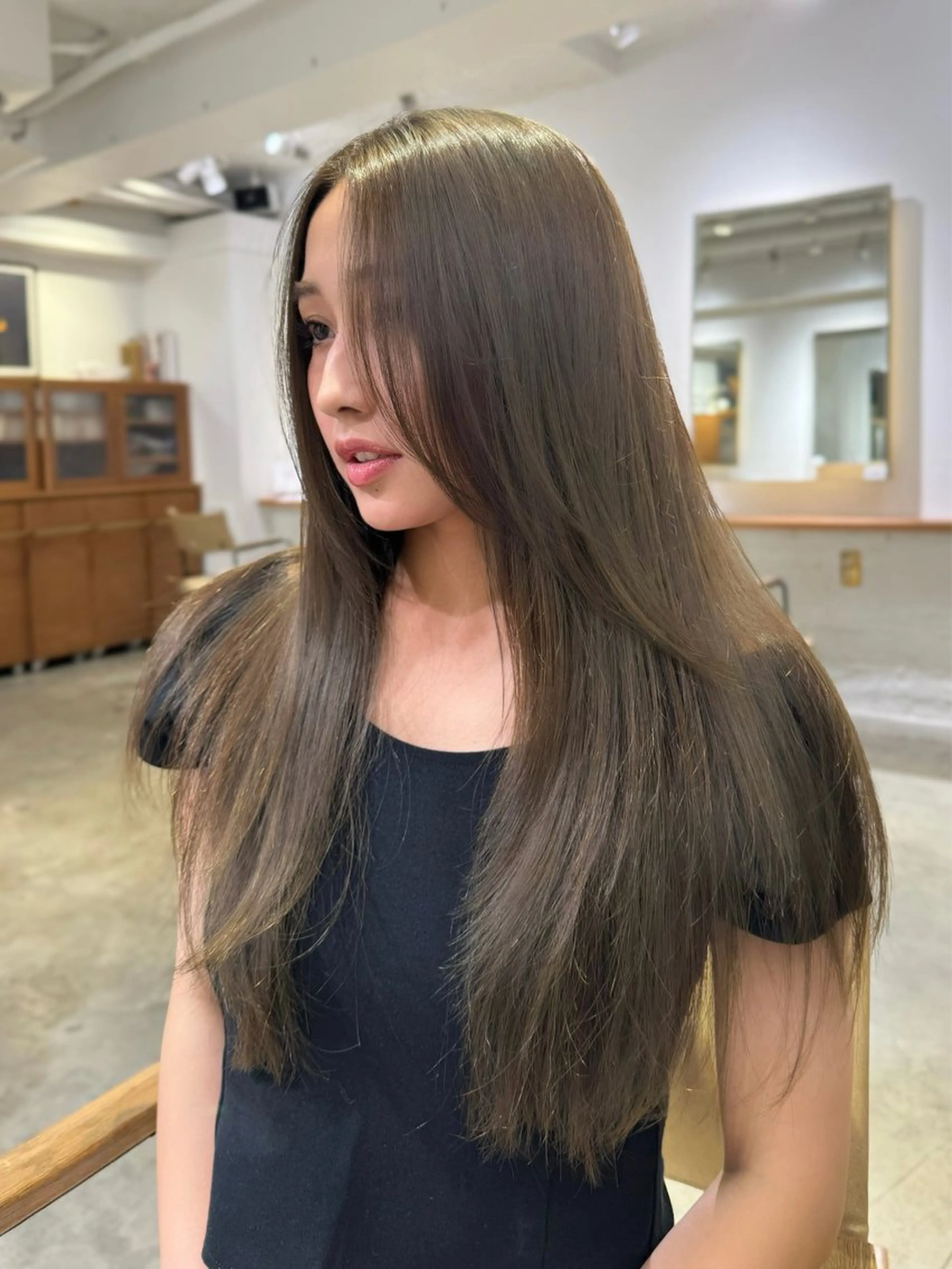 ロング カラー ベージュカラー オリーブベージュ オリーブカラー レイヤーカット ナガミネアリサ/ 学芸大学/海外ヘアのヘアスタイル