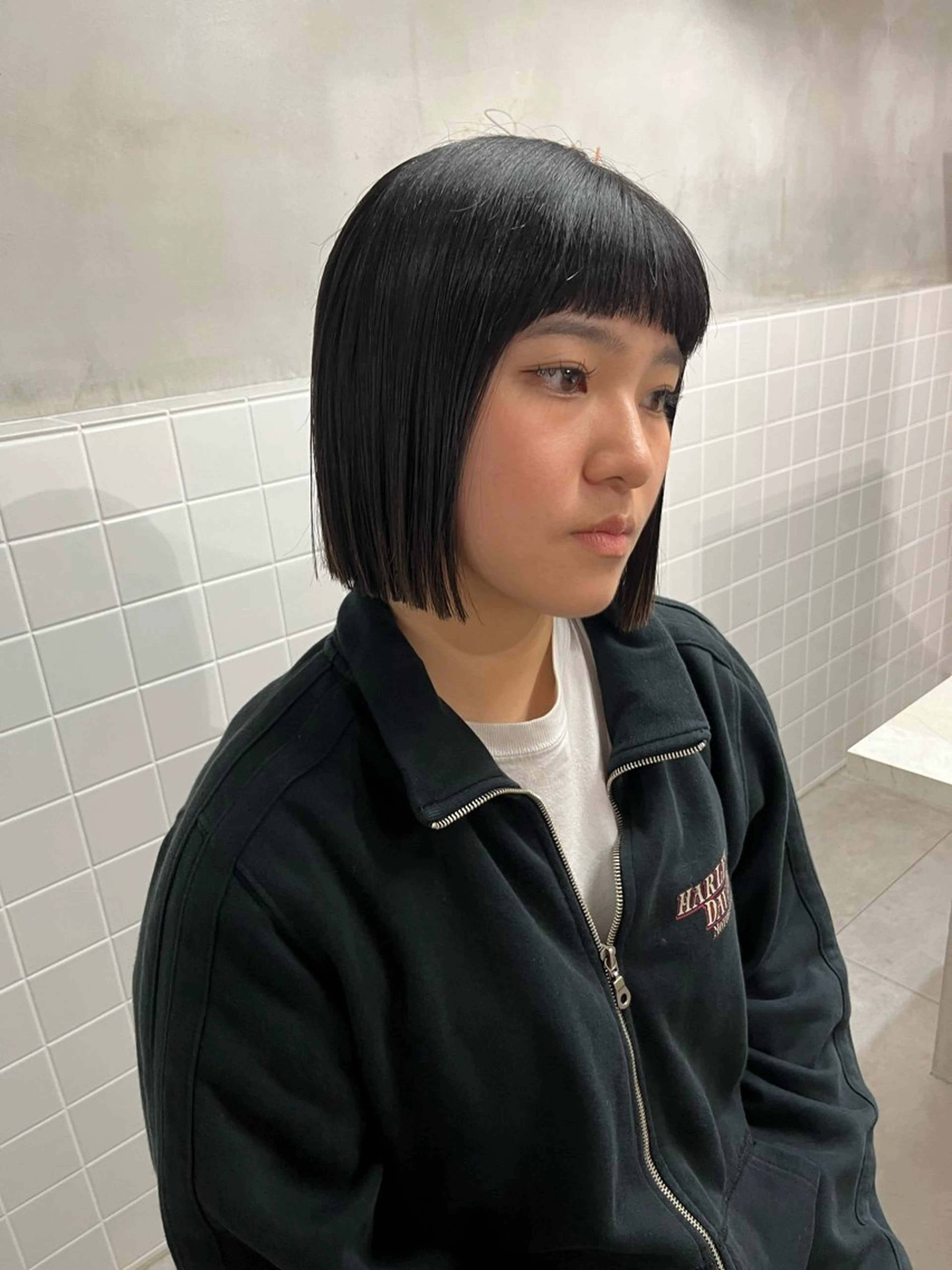 ミディアム ボブ オン眉 anon Loemのヘアスタイル