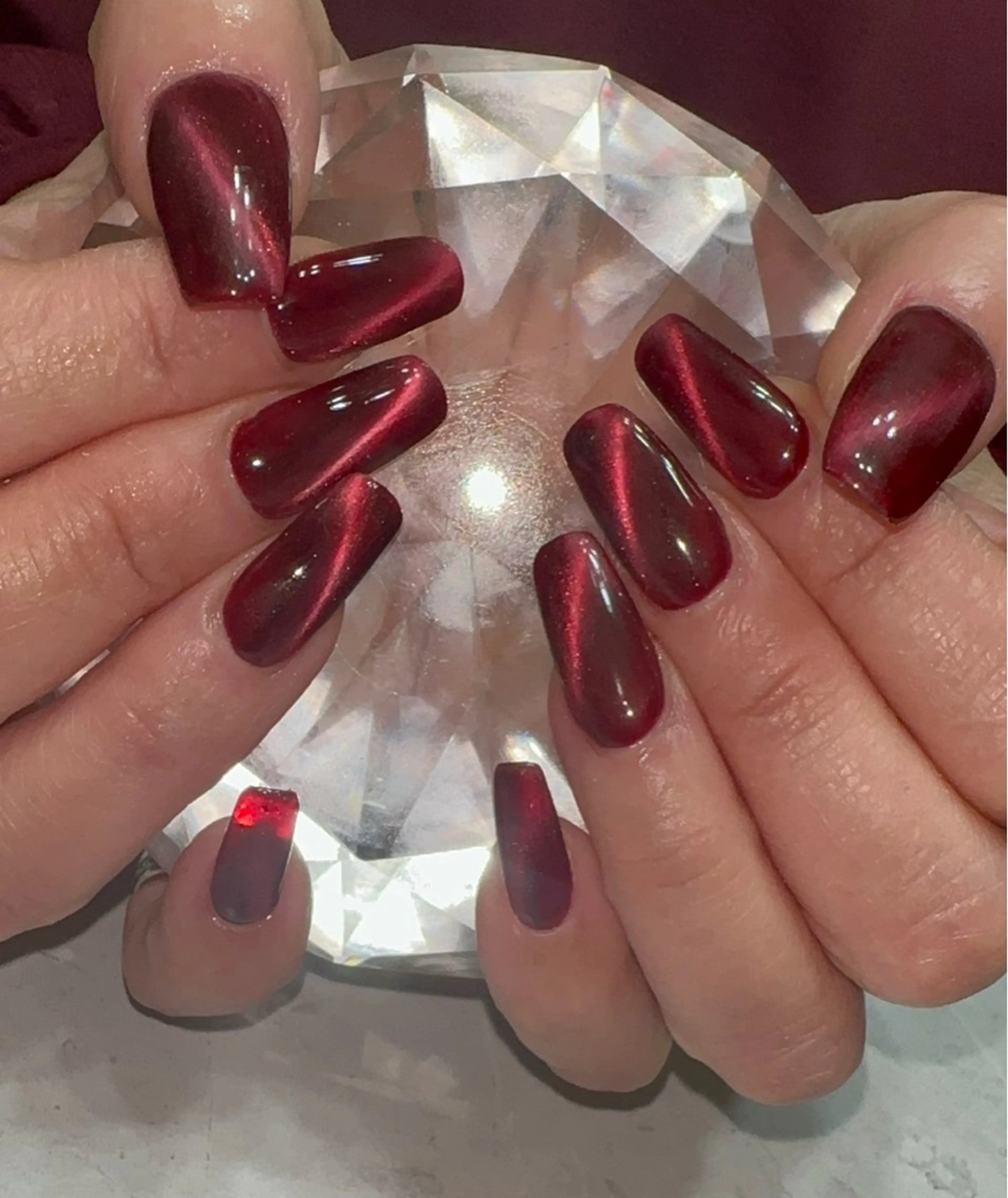 ネイル マグネットネイル 赤色 ハンドネイル Nailsalon Clairのネイルデザイン