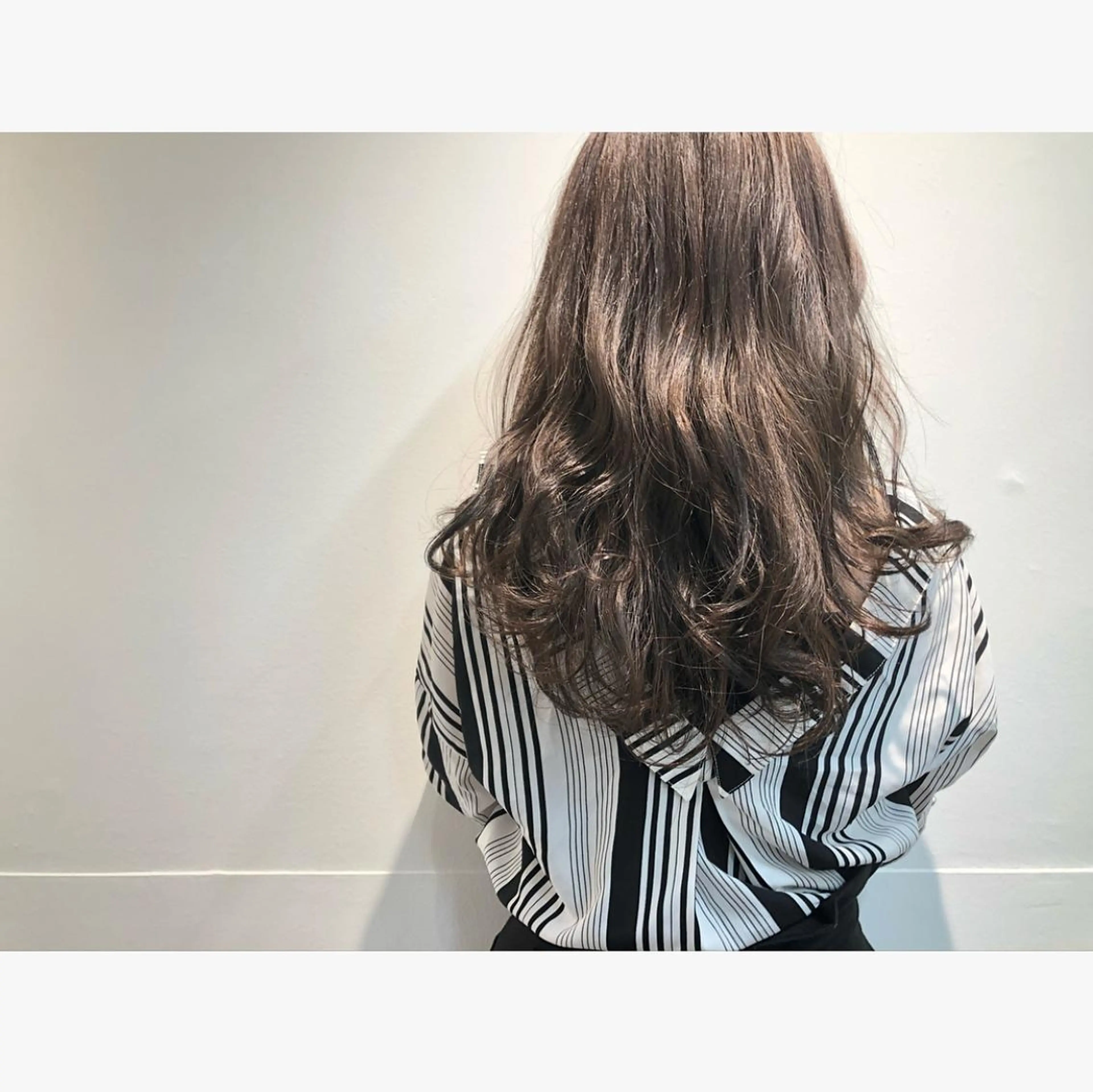 セミロング アッシュ とにかく明るい 美容師だったりしてのヘアスタイル