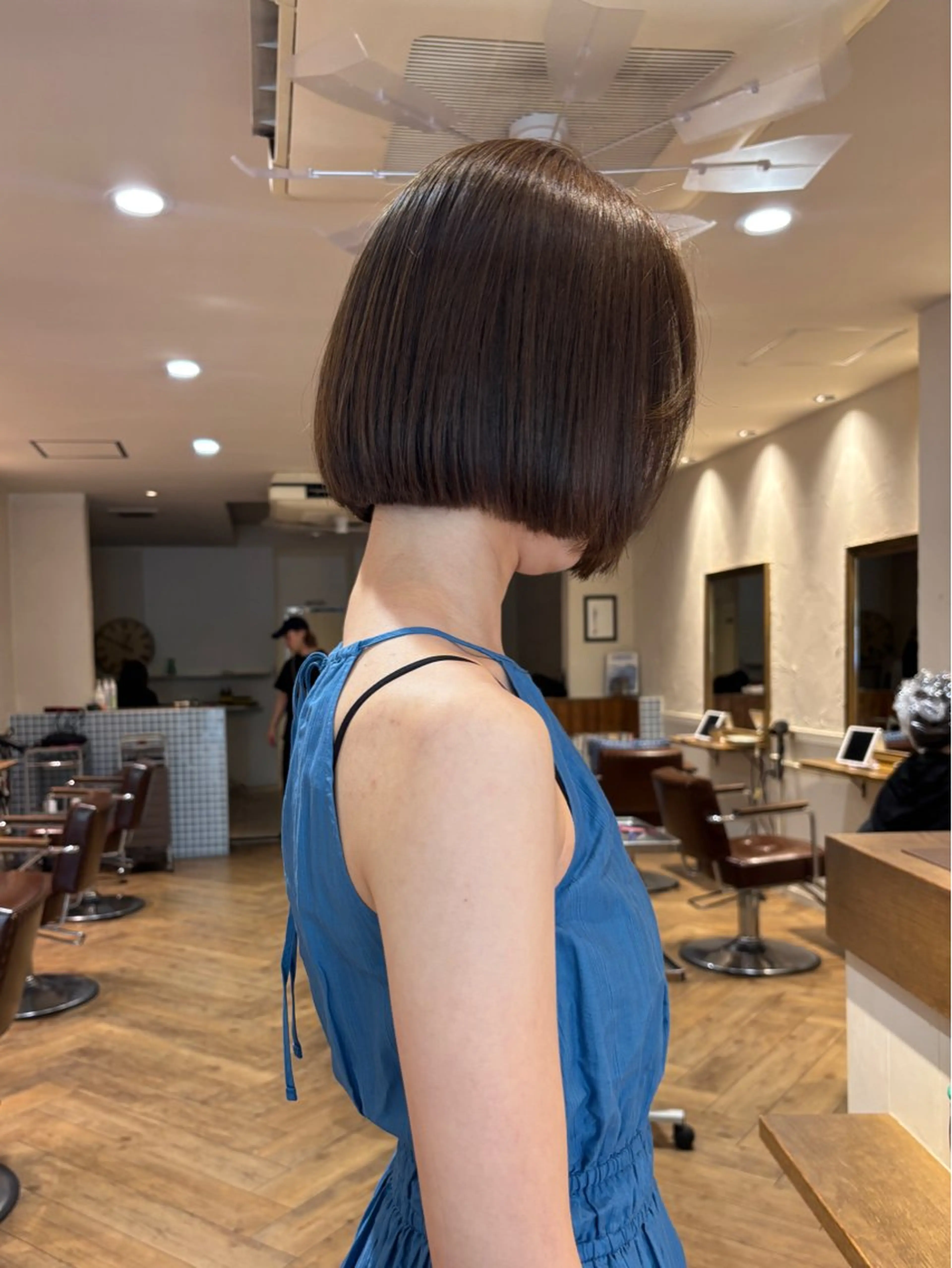 ショート saya🌿レイヤー カット/透明感カラーのヘアスタイル