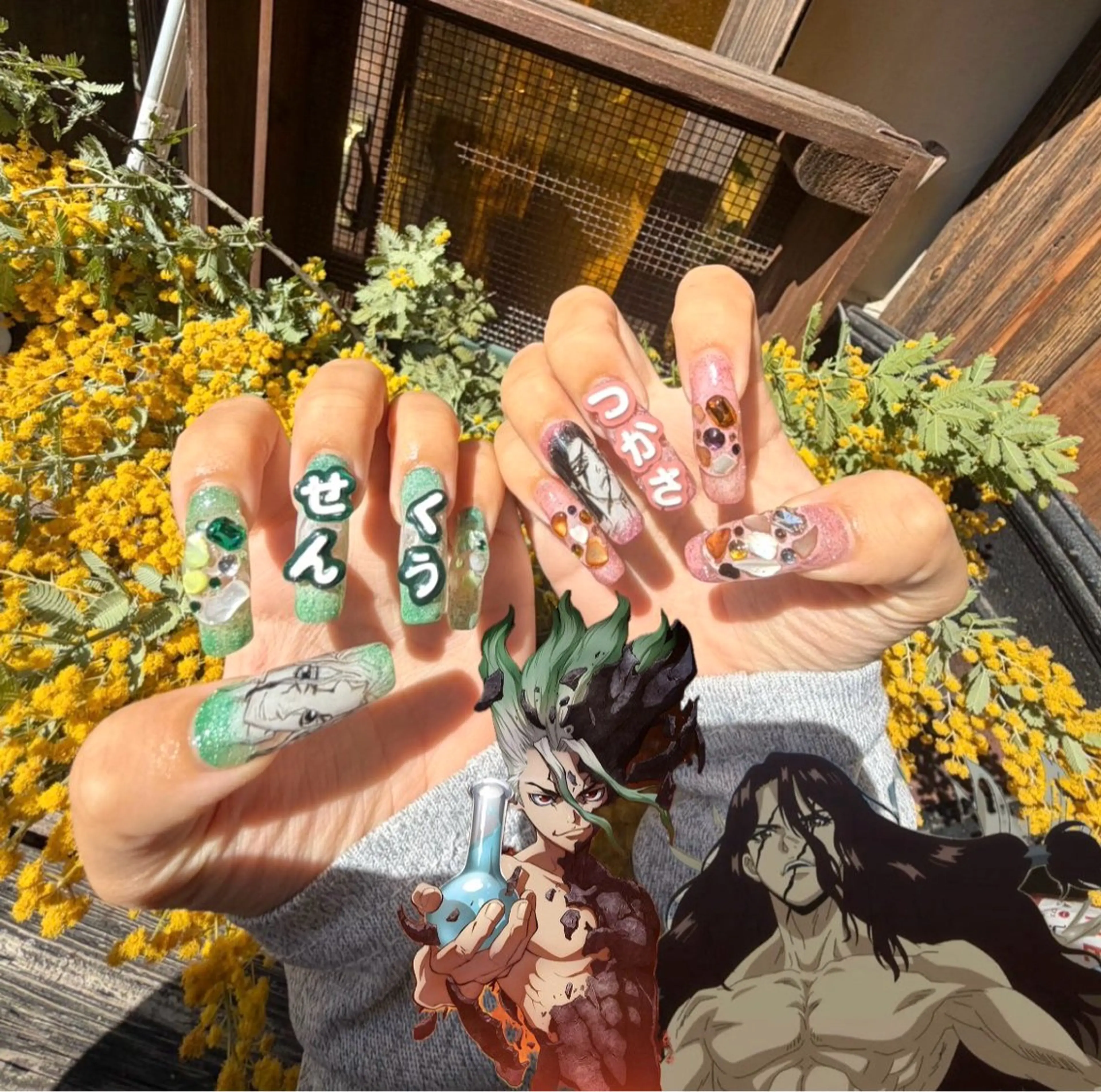 ネイル ストーンネイル ロエ所属・Lowé いちごのネイルデザイン