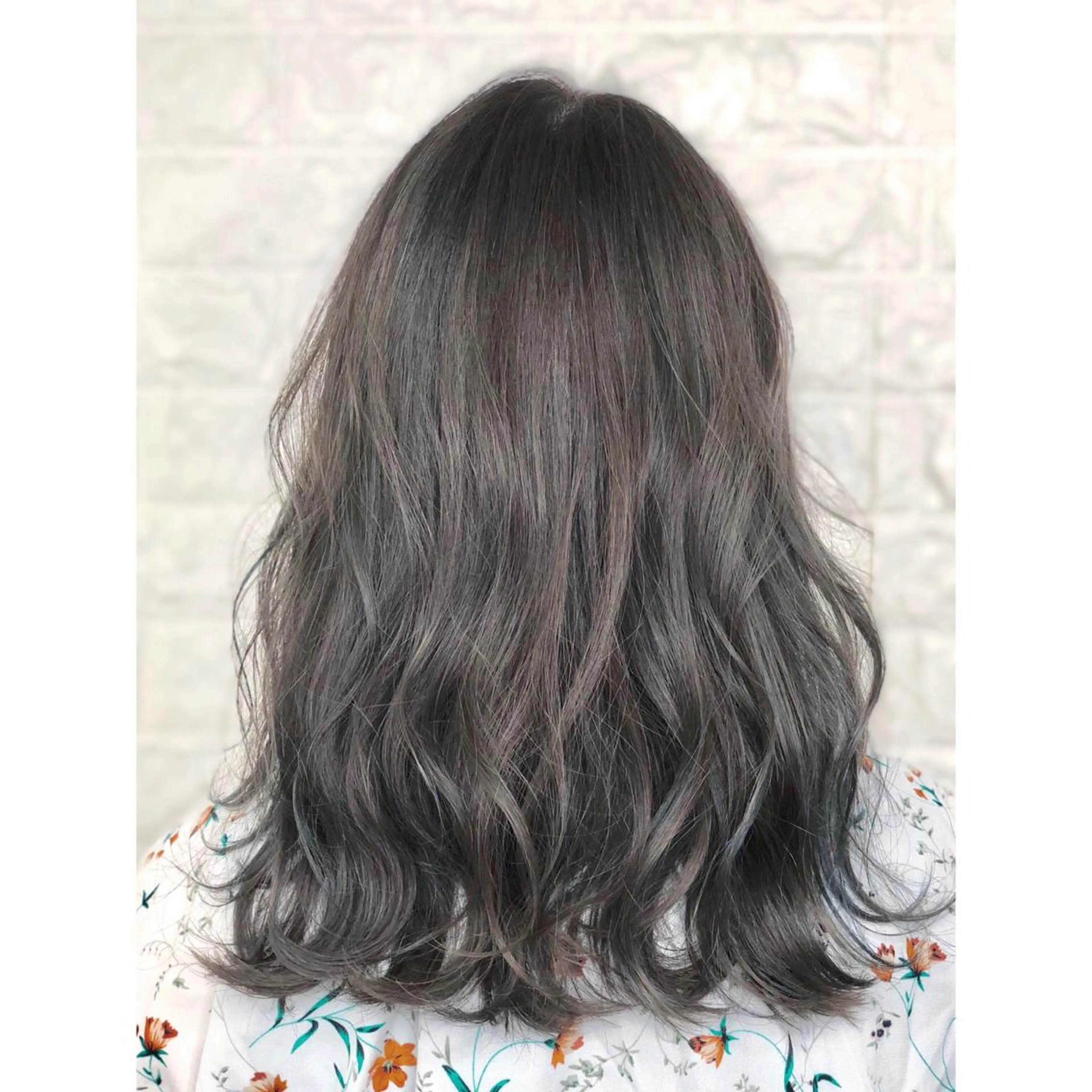 ミディアム カラー ブリーチ ブルーカラー ブルージュ ハイライトカラー ハイライト KIZU 髪質改善 オカルト怪談のヘアスタイル