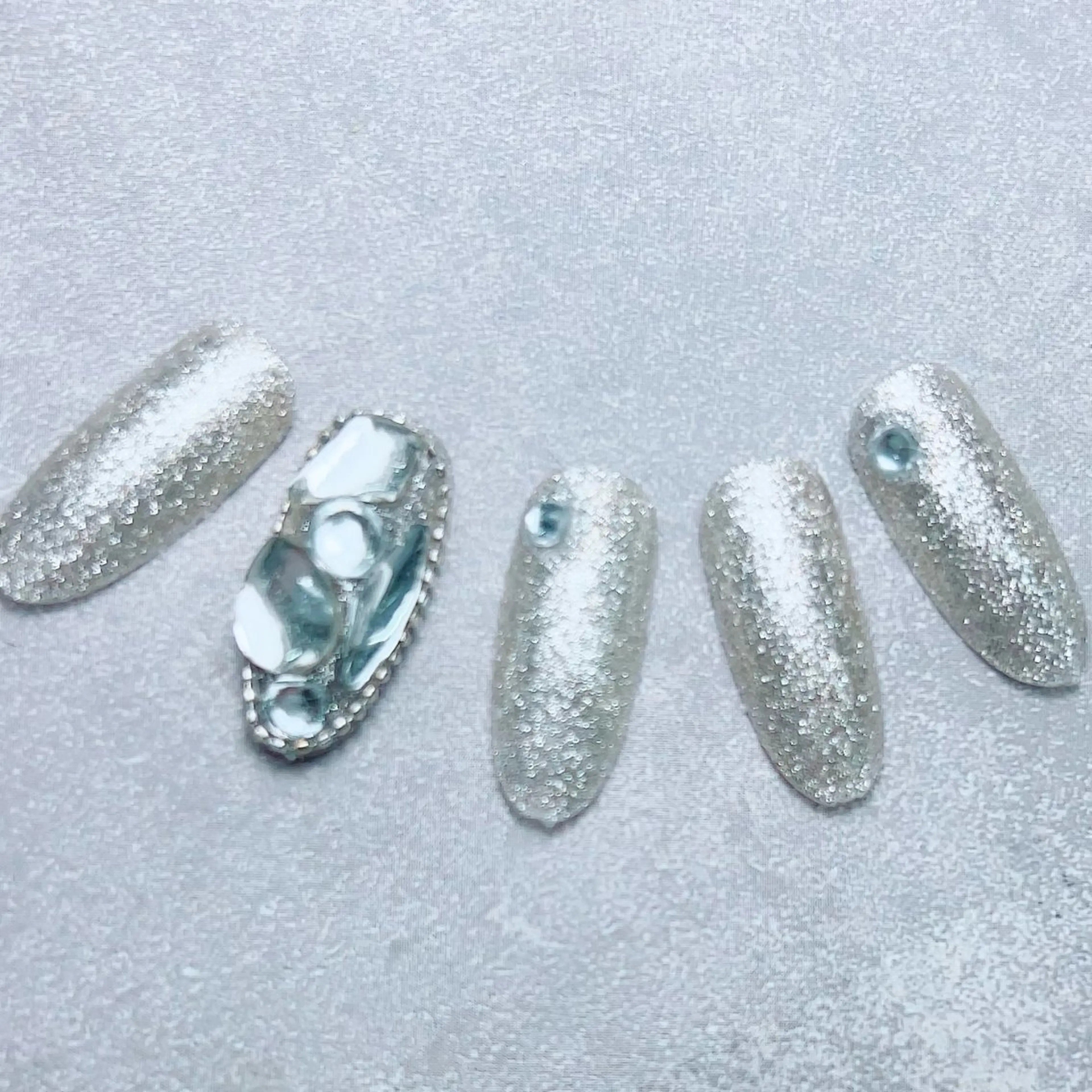 ミディアム 韓国風ヘア ハンドネイル artnailgallery所属・gallery Yumiのネイルデザイン