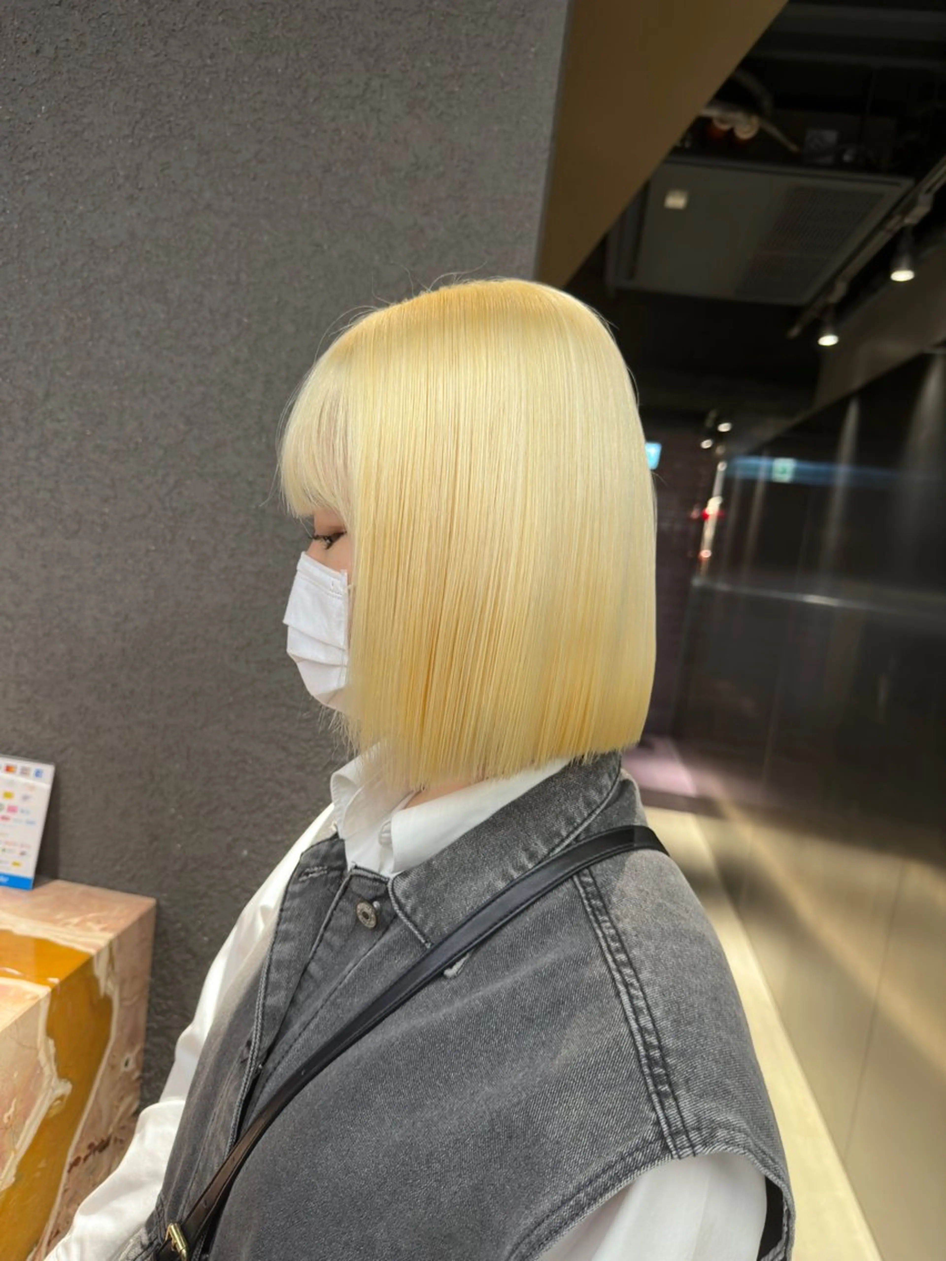 ショート カラー ブロンド ホワイトブロンド ボブ カット ヘアカラー トリートメント 鈴木/ミルクティー/ ブリーチ/ボブ/のヘアスタイル