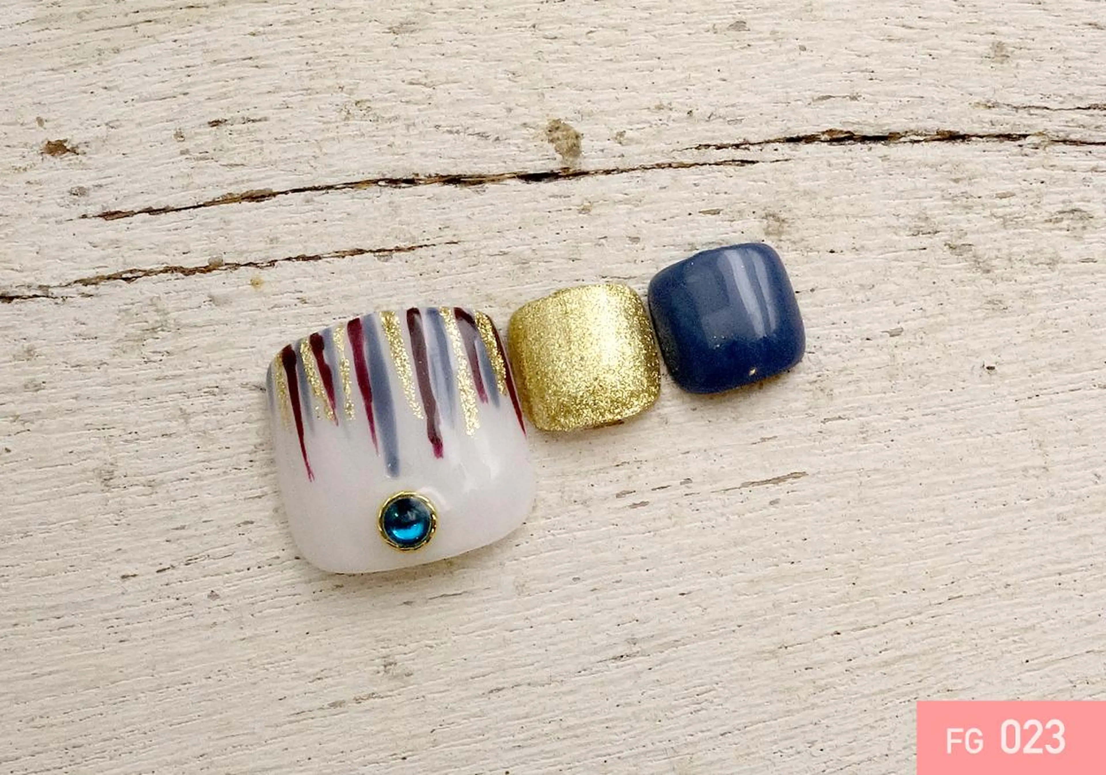 ネイル フットネイル ゴールド ネイル nanのネイルデザイン