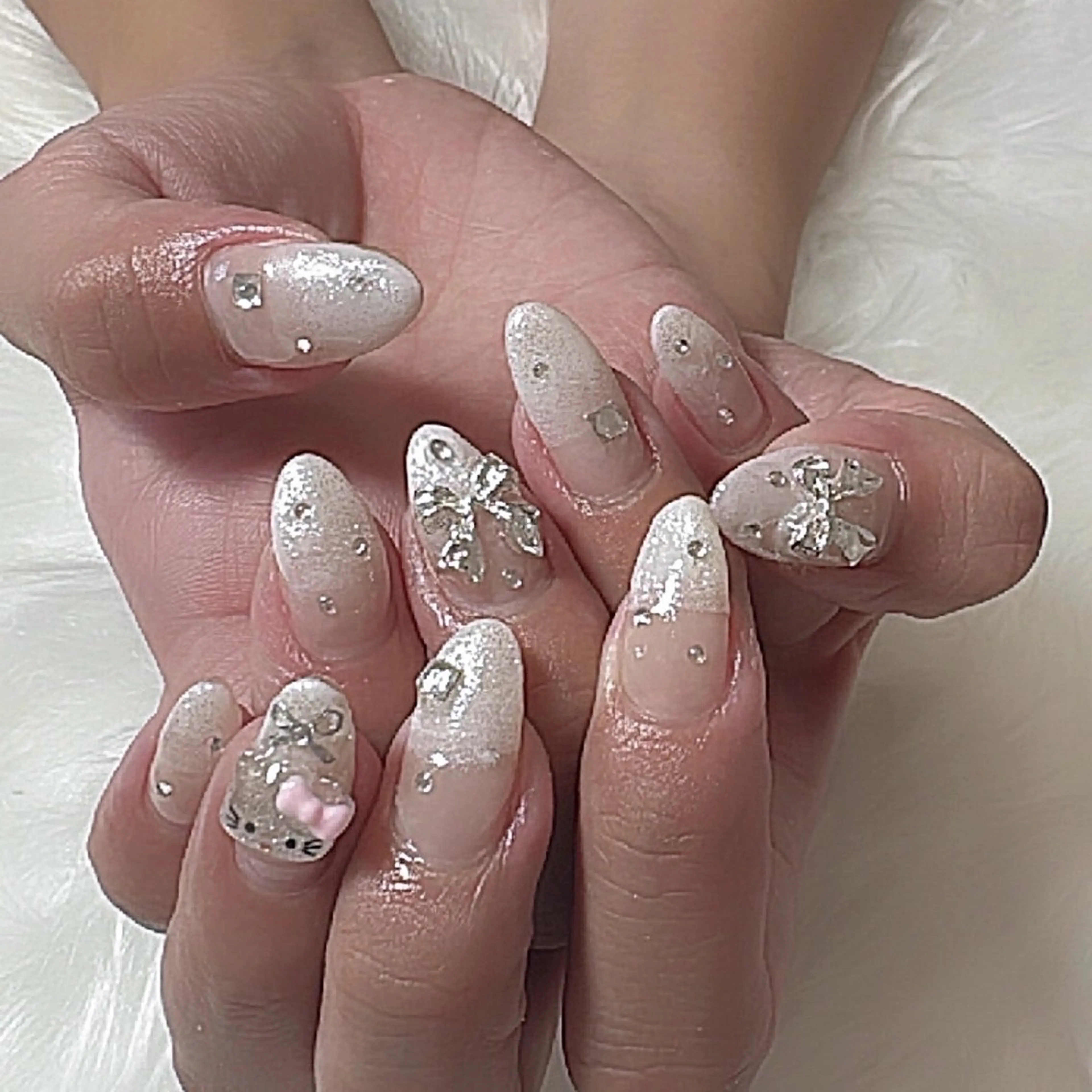 ネイル シュシュ 🎀 girly nailのネイルデザイン
