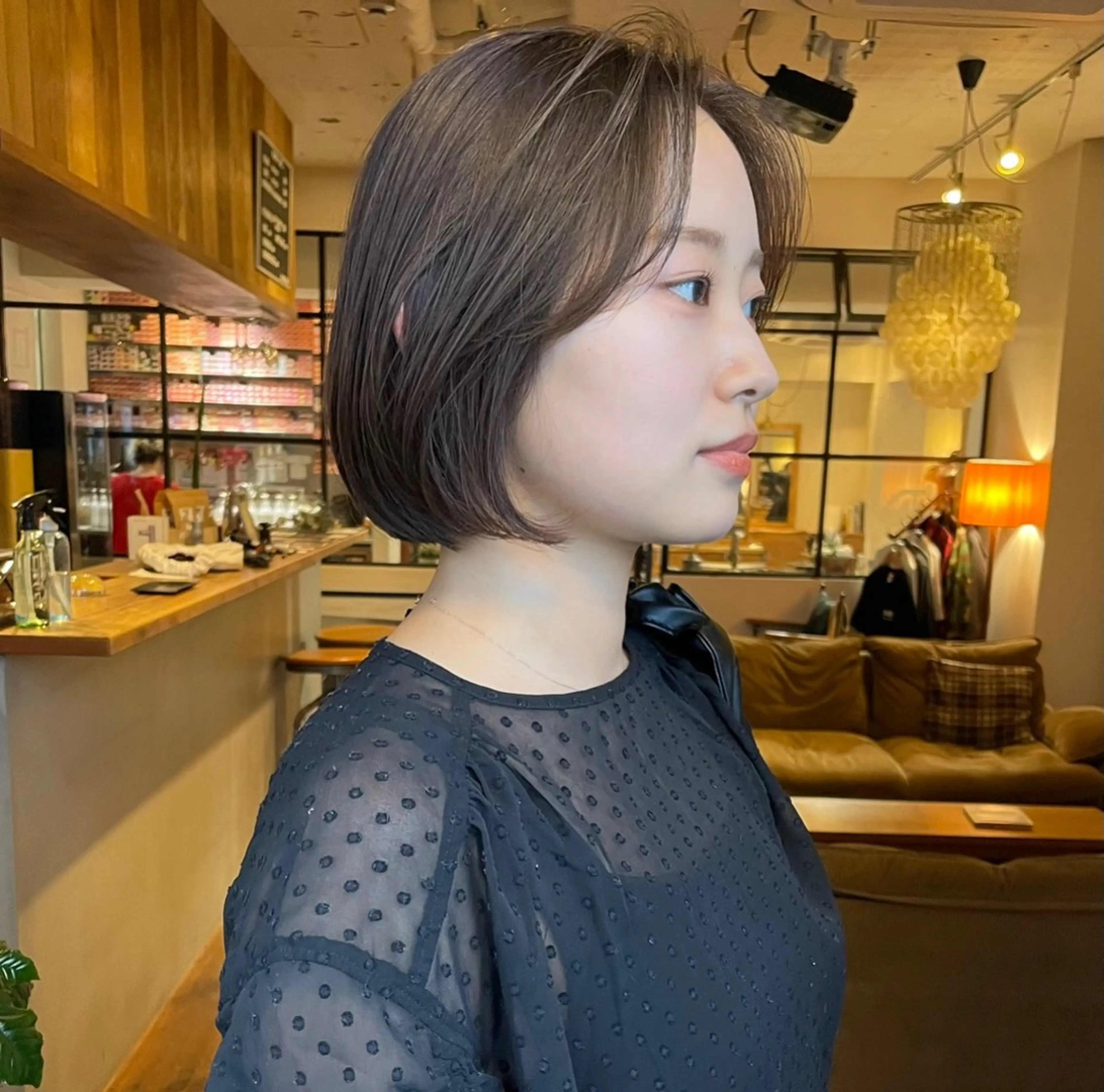 ショート カラー 切りっぱなしボブ 透明感カラー ハイライトカラー ボブ ハイライト ヘアカラー ファッションに 溶け込むstyleのヘアスタイル