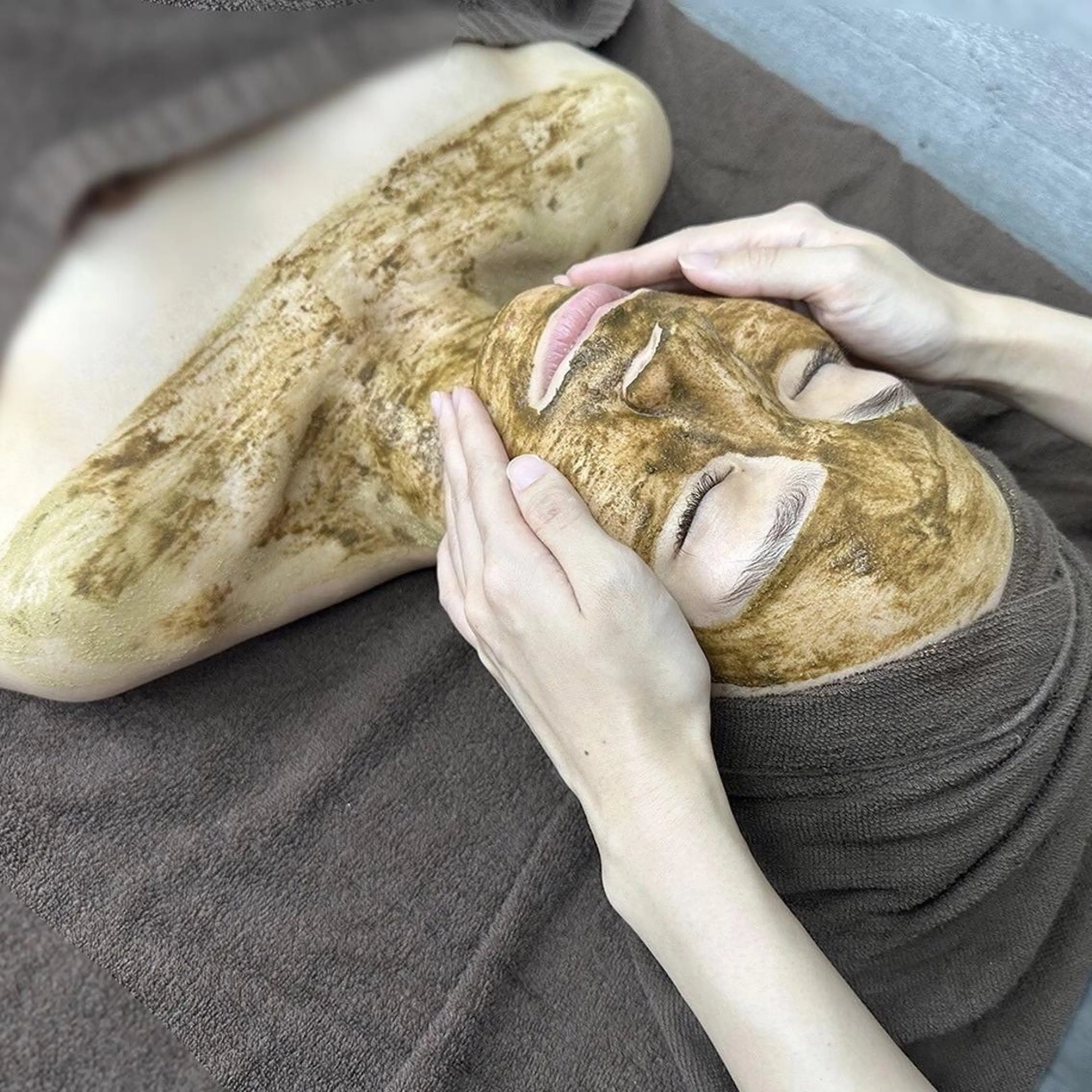 《顔・首・デコルテ》ニキビ肌・毛穴の開きにオススメ🌿剥離なしハーブピーリング🌿国産天然100%ハーブ🕊の写真