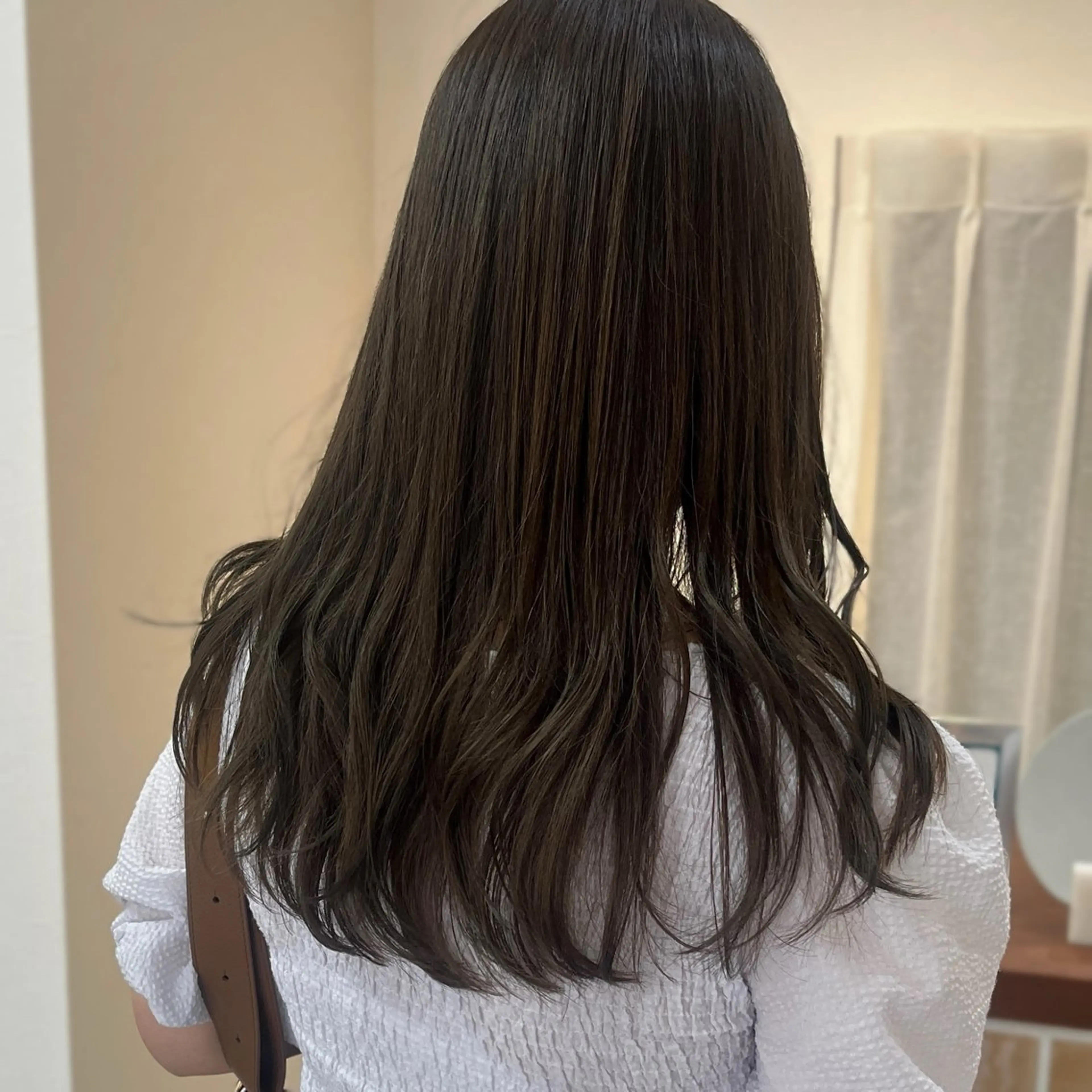 ロング カラー ブリーチ ブラウンカラー オリーブブラウン 縮毛矯正 カット ヘアカラー トリートメント ボブ/透明感カラー /坂口恵梨子のヘアスタイル