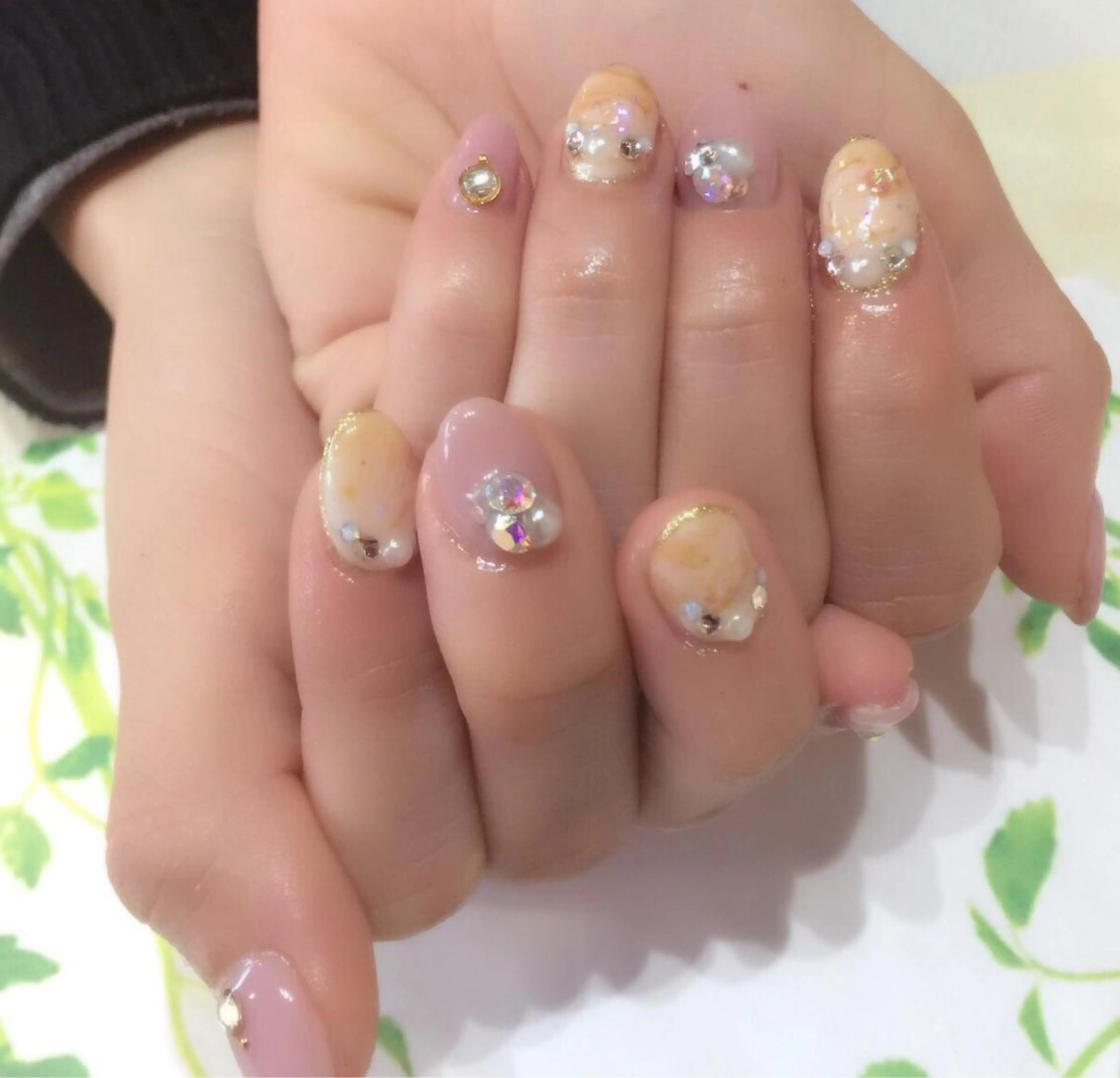 ネイル べっ甲ネイル a yakaのネイルデザイン