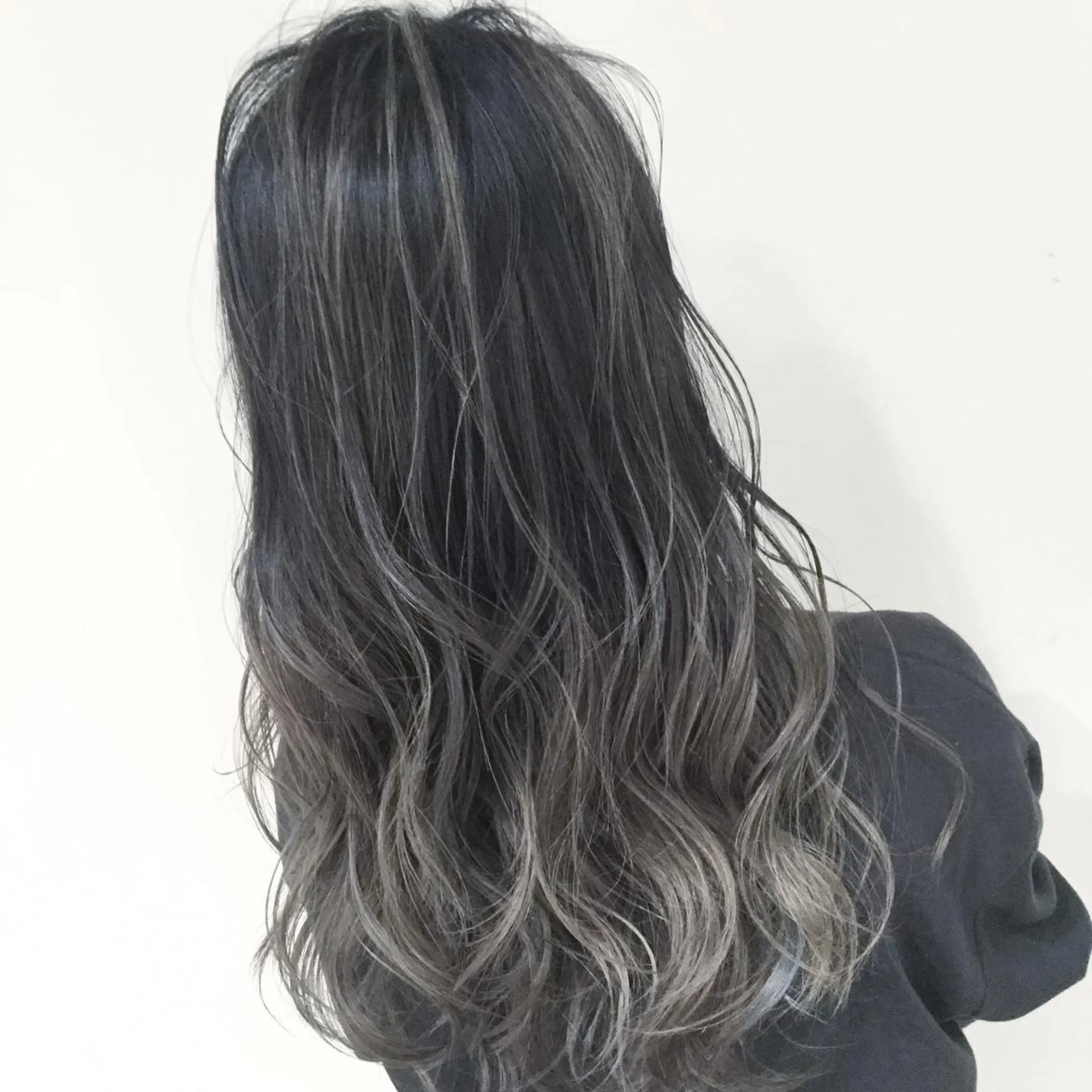 セミロング カラー AMI Hair  supply所属・髪質改善カラー 韓国風レイヤーのヘアスタイル