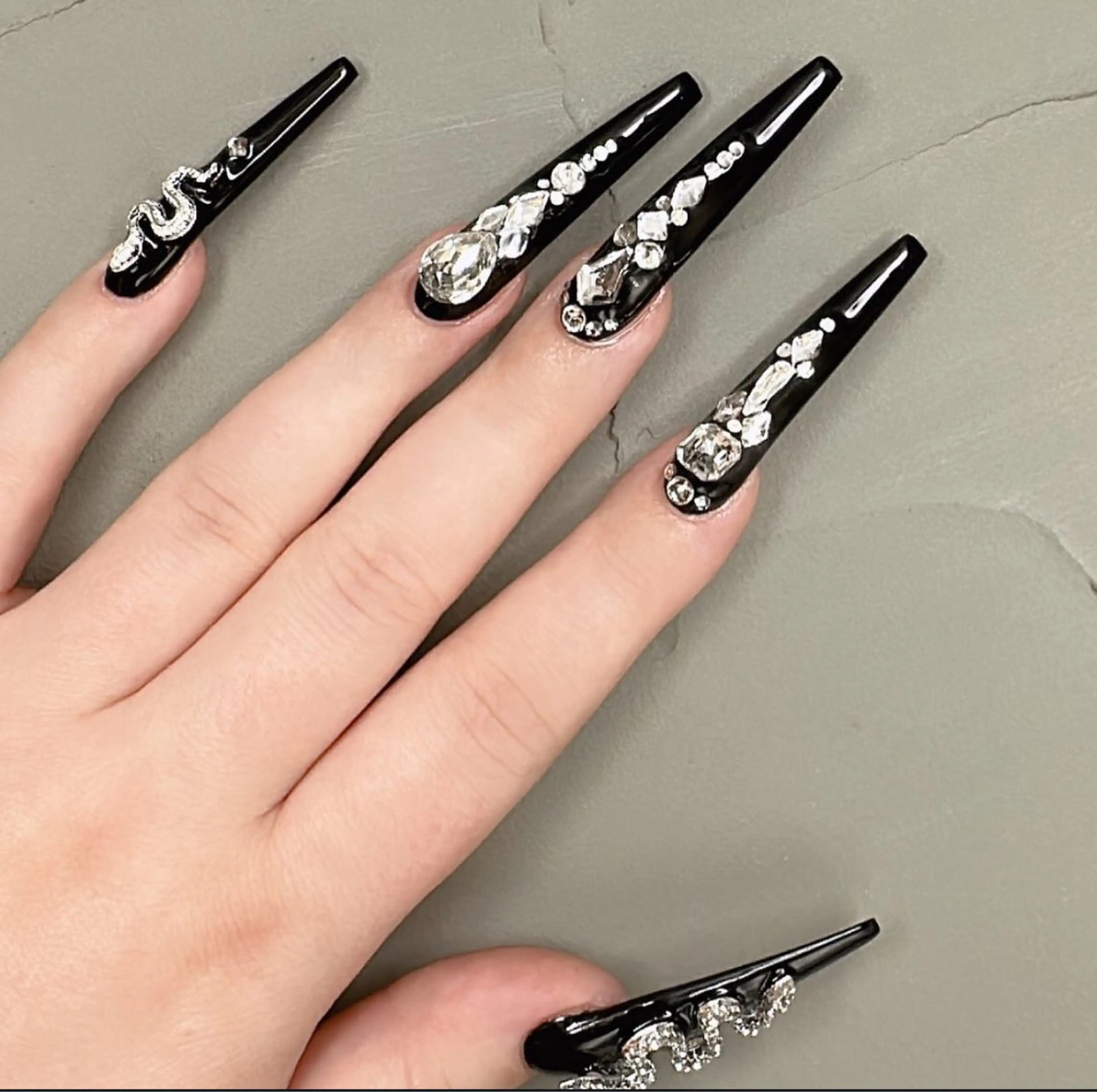 ネイル フレンチネイル ジェルネイル ハロウィン キラキラネイル 韓国ネイル H.baby Nail Salonのネイルデザイン