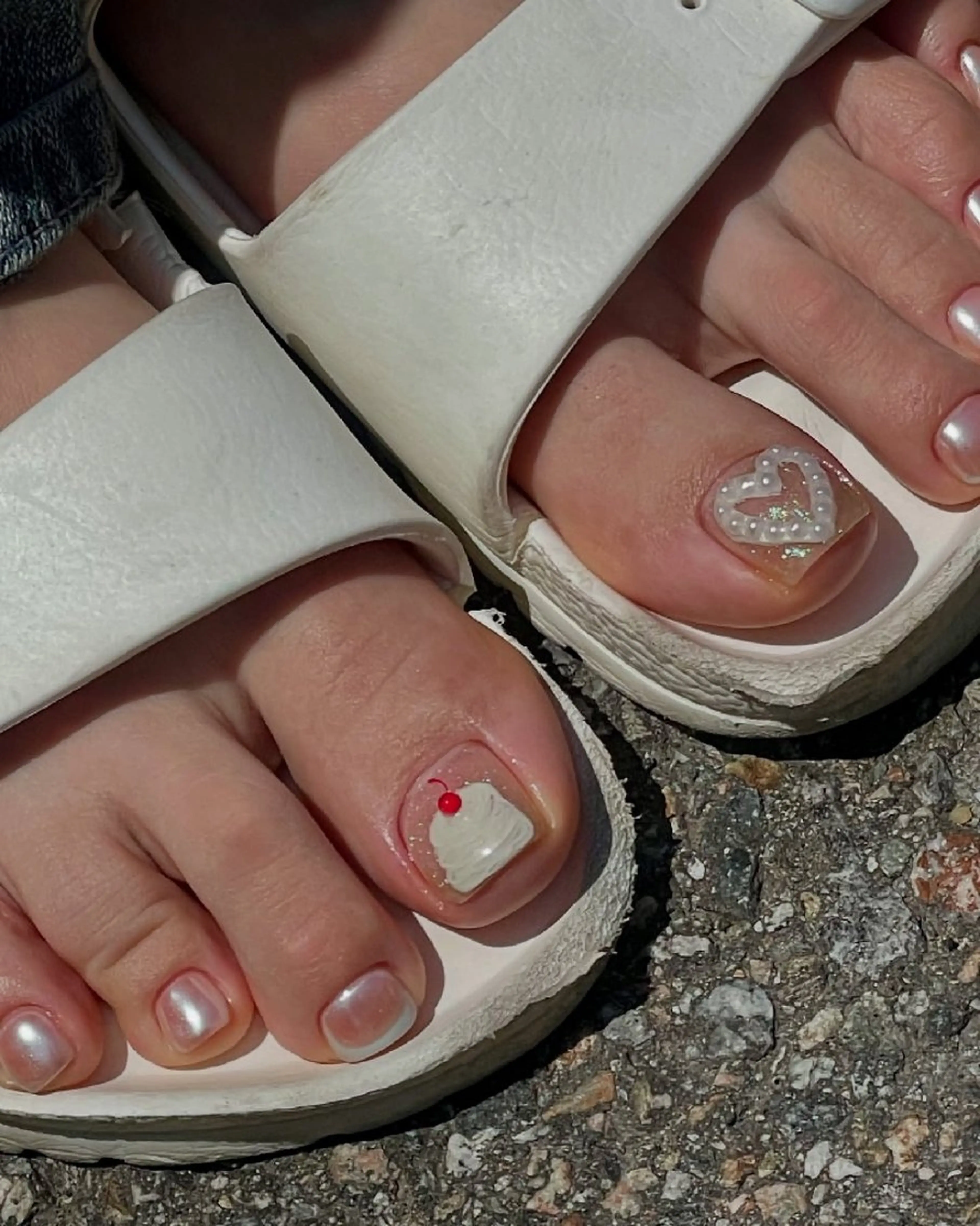 ネイル チークネイル フレンチネイル ジェルネイル ガーリー キラキラネイル フットネイル UM Nail Salonのネイルデザイン