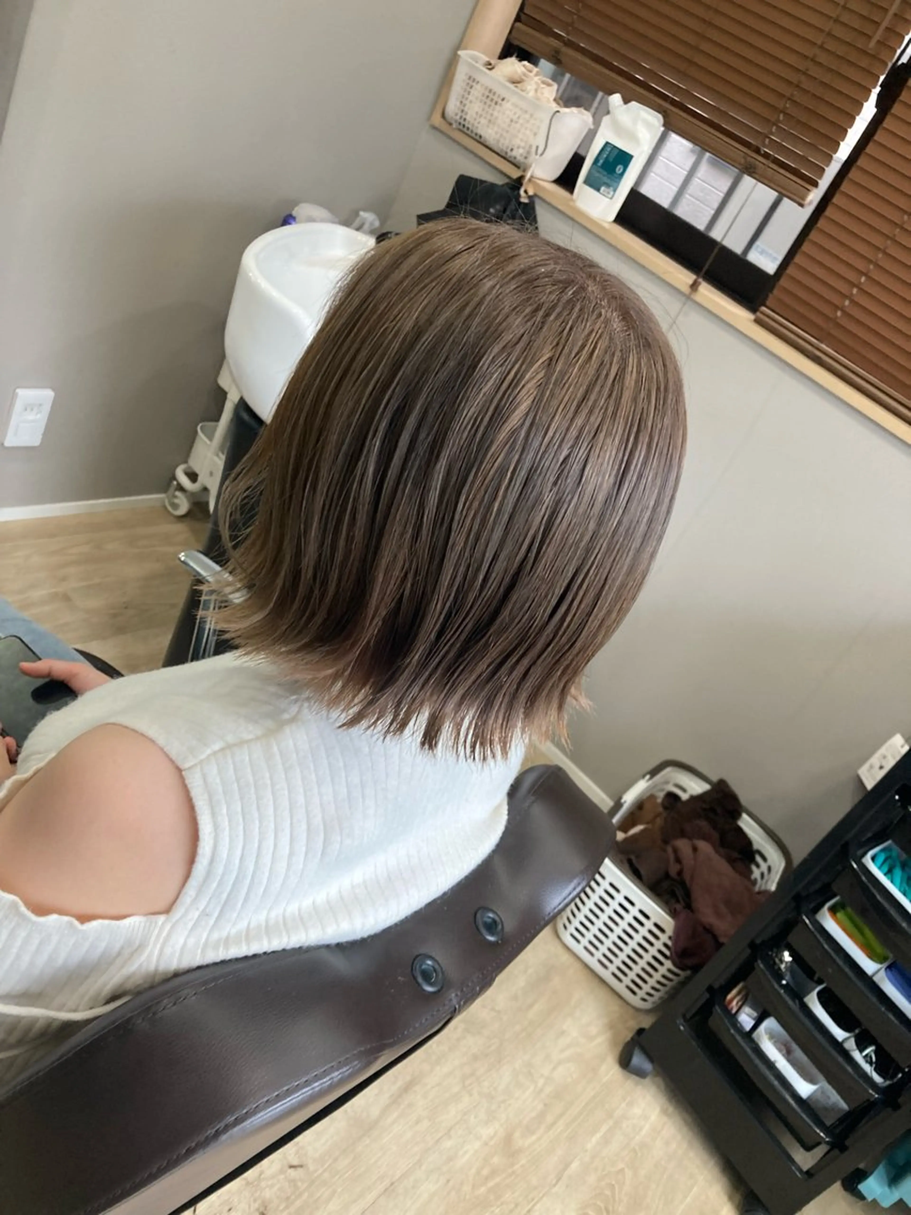 ミディアム ボブ 外ハネヘア Hair room Leaのヘアスタイル