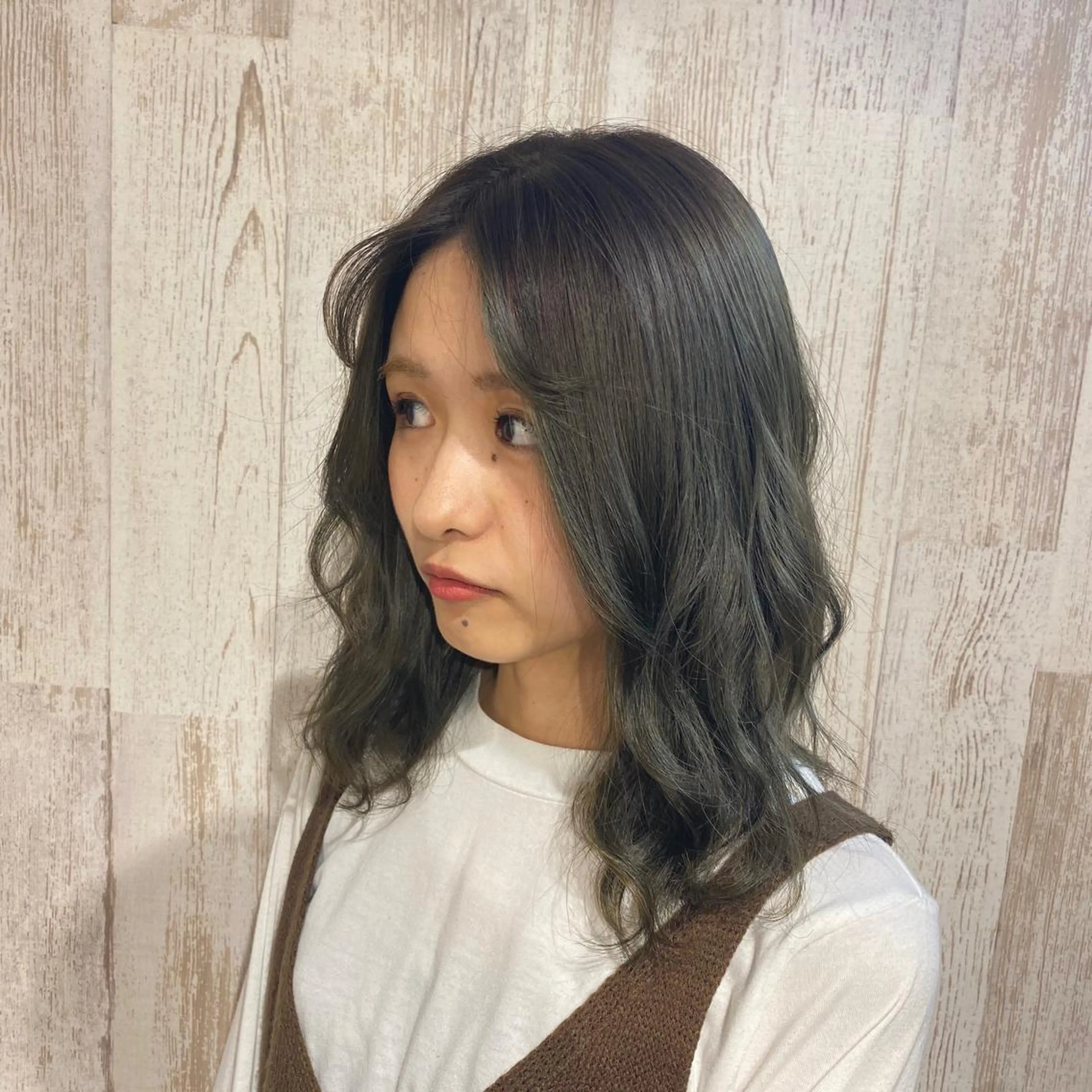 ミディアム カラー 大場 優のヘアスタイル
