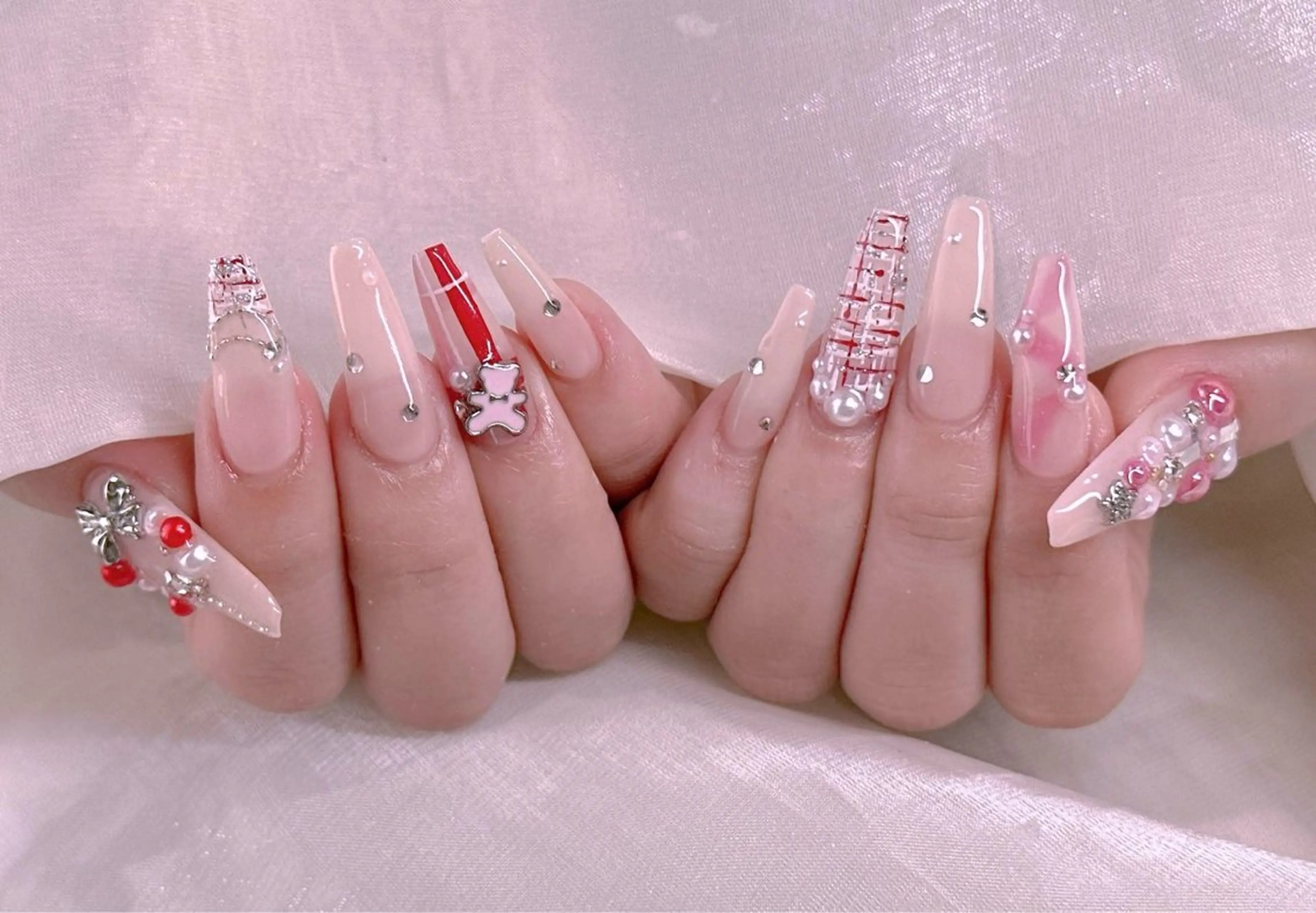 ネイル チークネイル フレンチネイル ハート 韓国ネイル マグネットネイル ハンドネイル リン リンのネイルデザイン