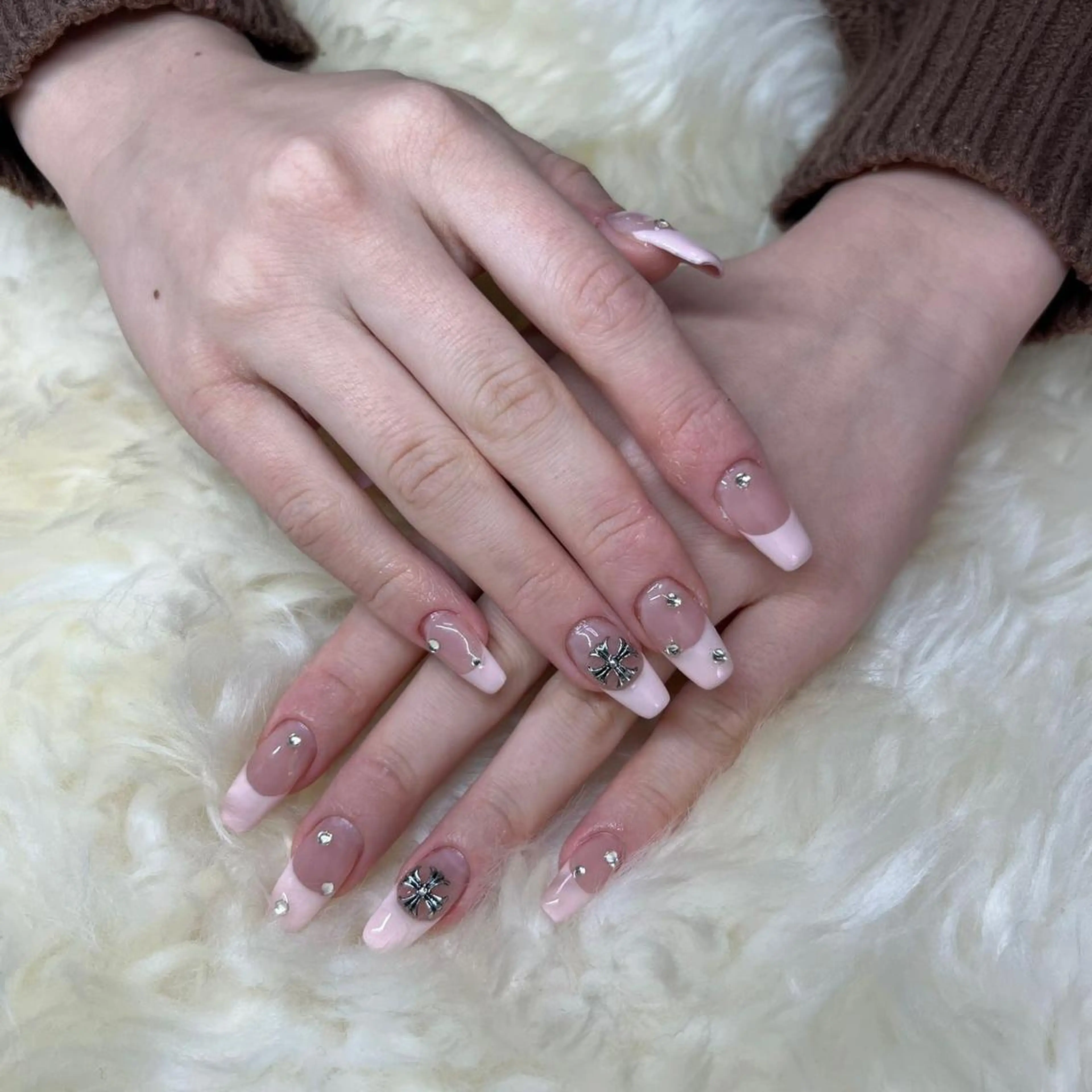 ロング ハンドネイル ハンドケア 💜MIYA nail川崎店のネイルデザイン