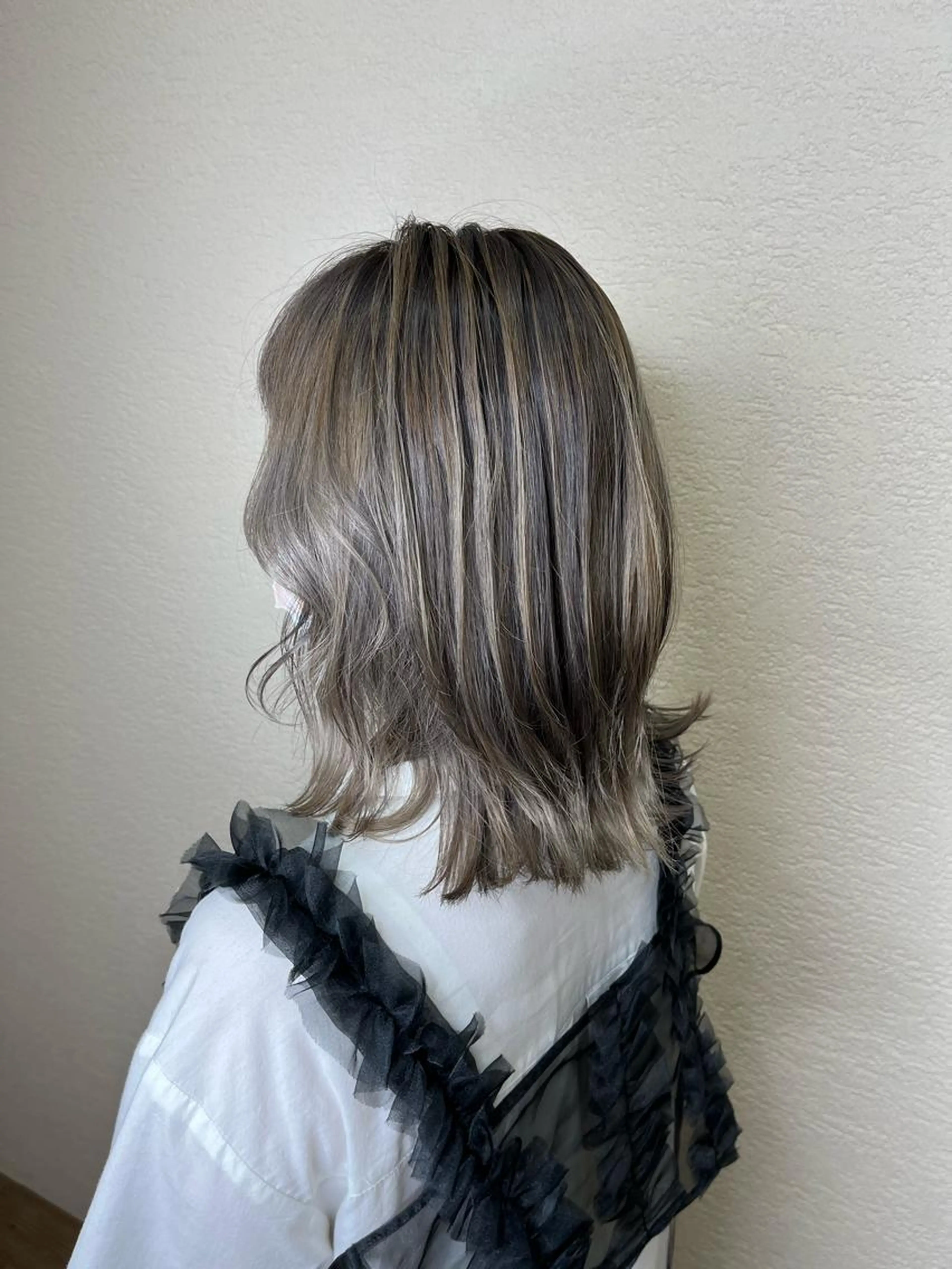 【3センチ以上カット＋シャドールーツカラー】⚠️ブリーチ1回は必須になります❗️影が作られて透明感かつ、筋感が出ます！の写真