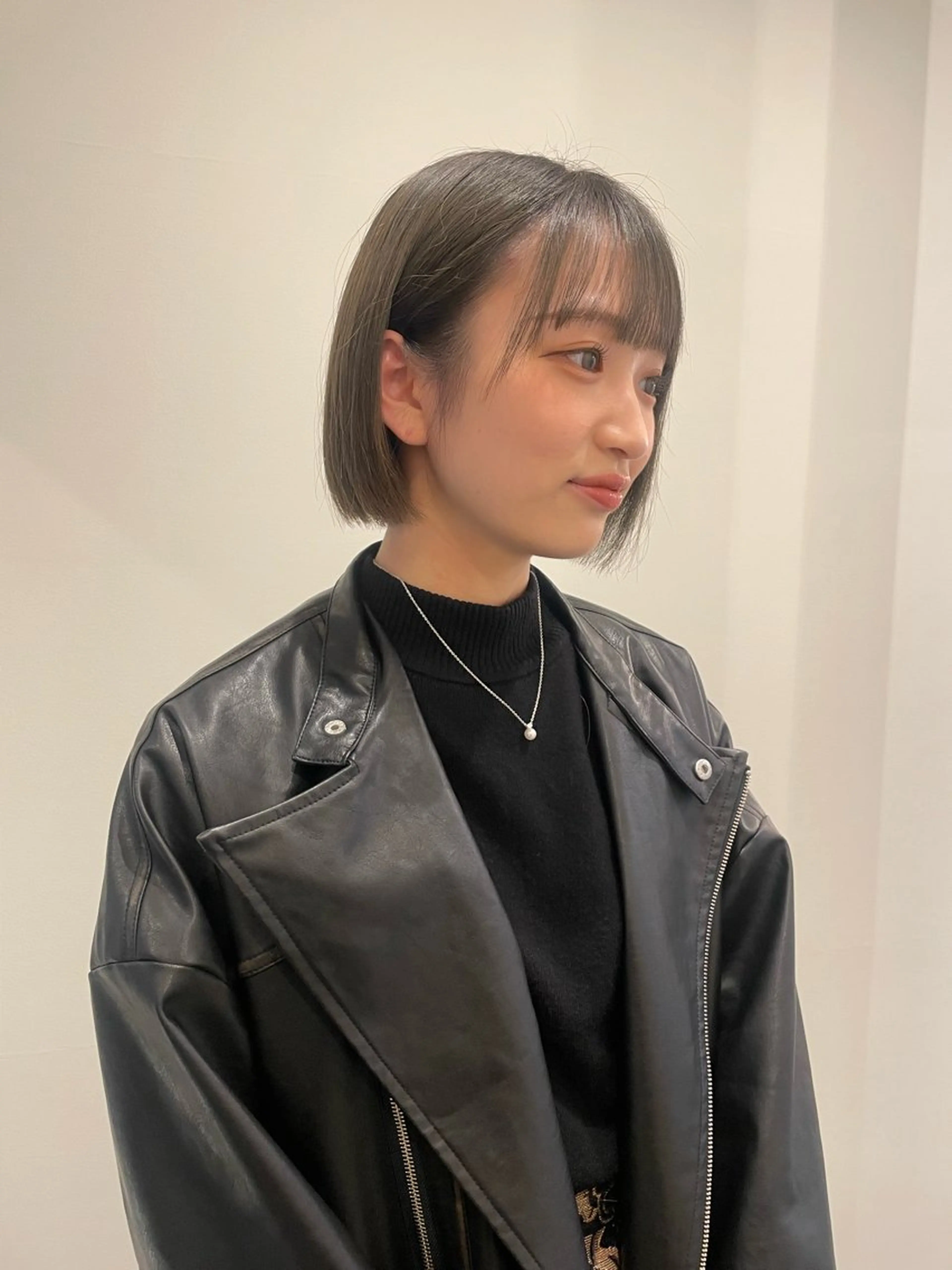 ショート カラー グレージュ オリーブグレージュ オリーブグレー カット ヘアカラー トリートメント 渋谷 留菜のヘアスタイル