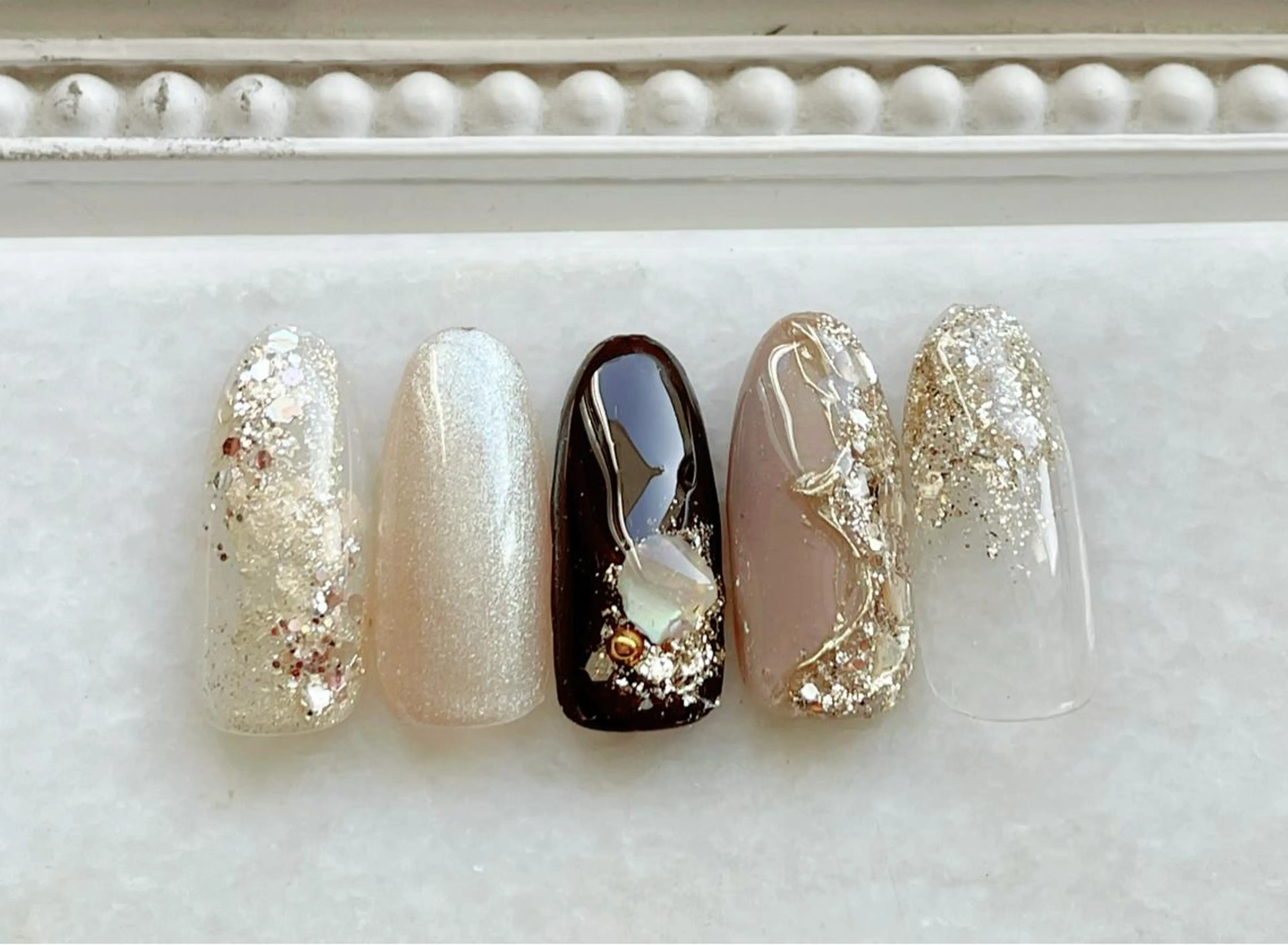 ネイル ジェルネイル ゴールド キラキラネイル ミラーネイル パラジェル ハンドネイル Satomi  のネイルデザイン