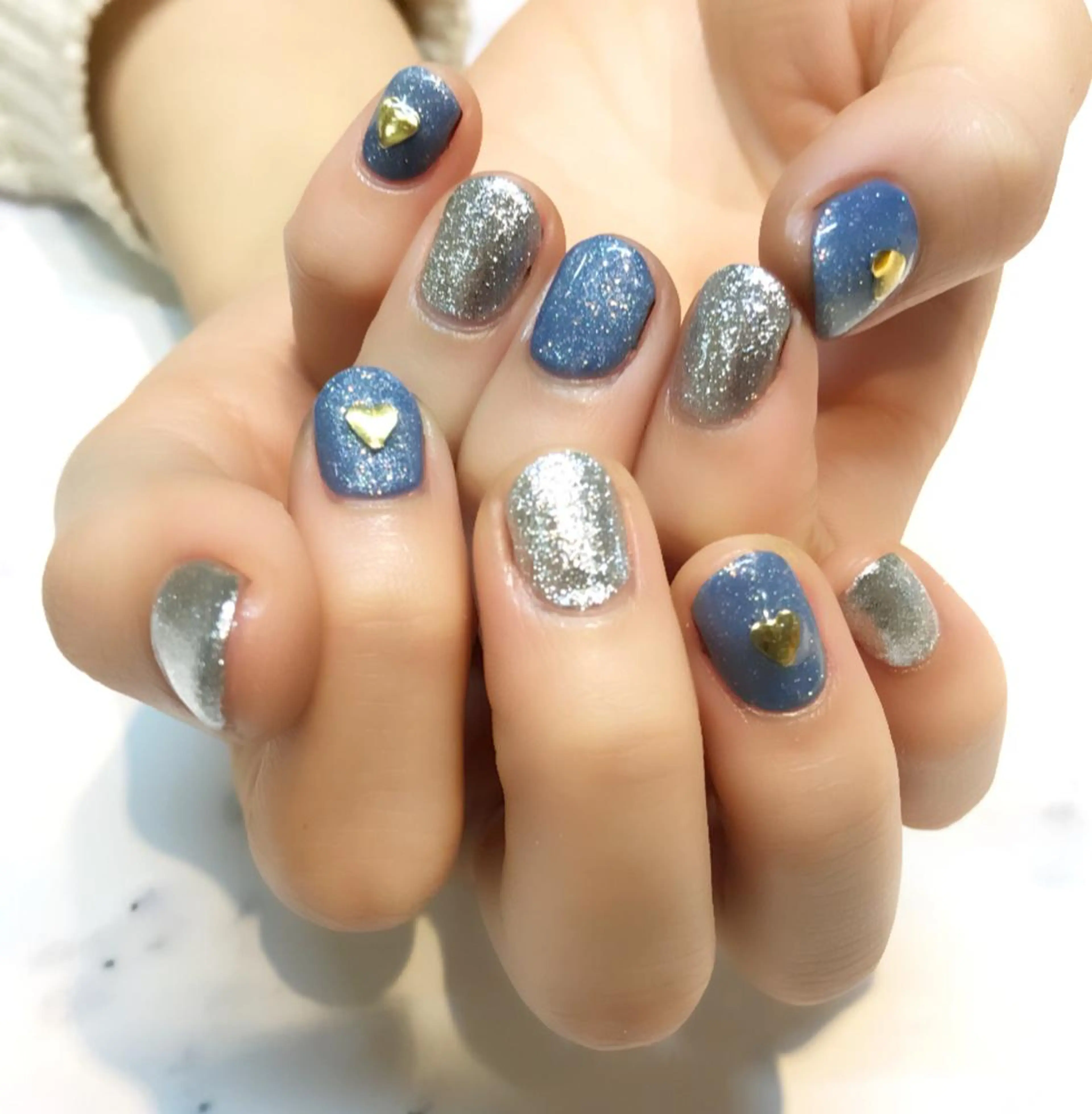 ネイル ハート ワンカラーネイル ストーンネイル Soeur ネイリストのネイルデザイン