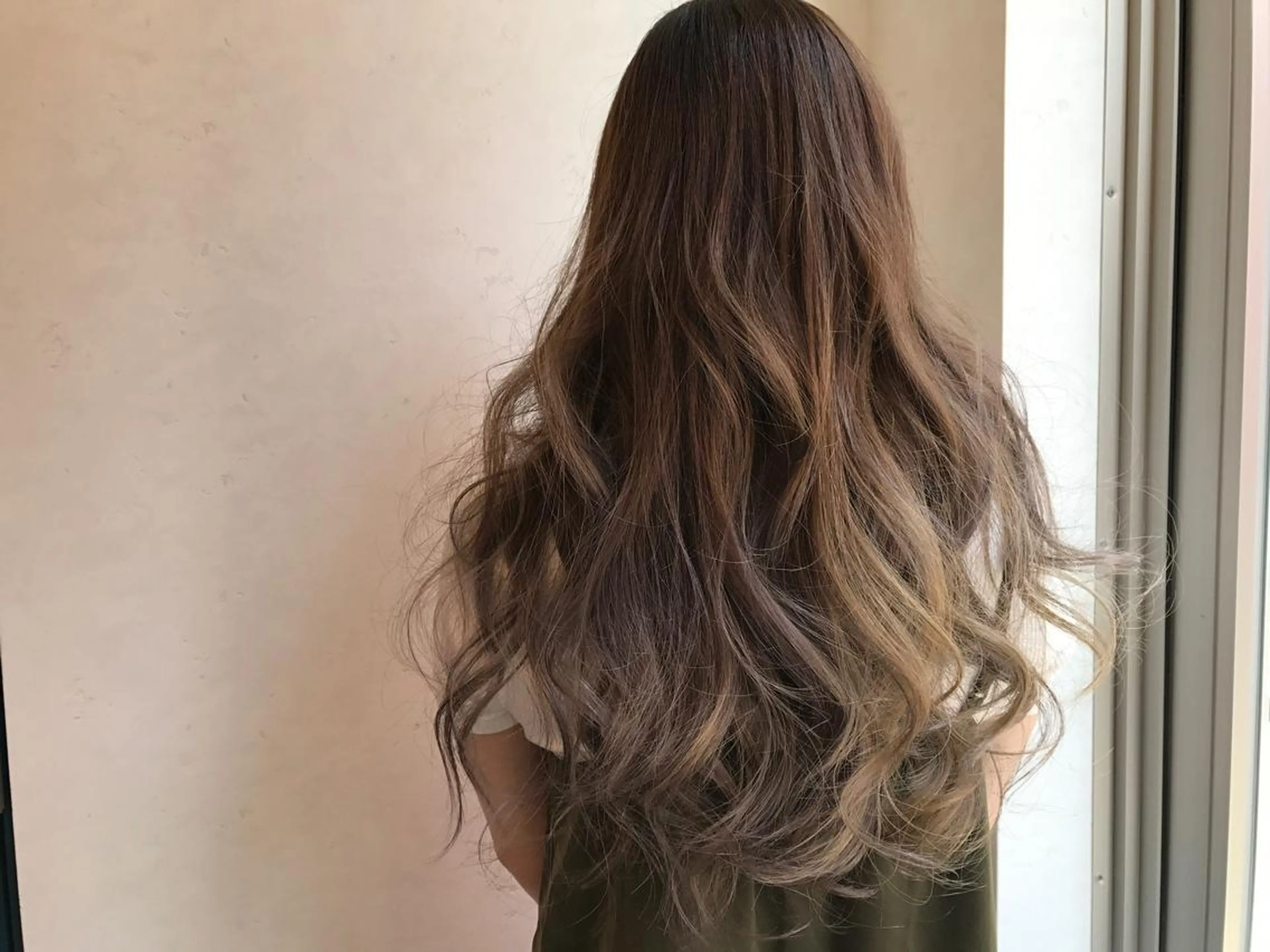 ロング カラー ハイライトカラー ハイライト TOWA 野村　コウダイのヘアスタイル