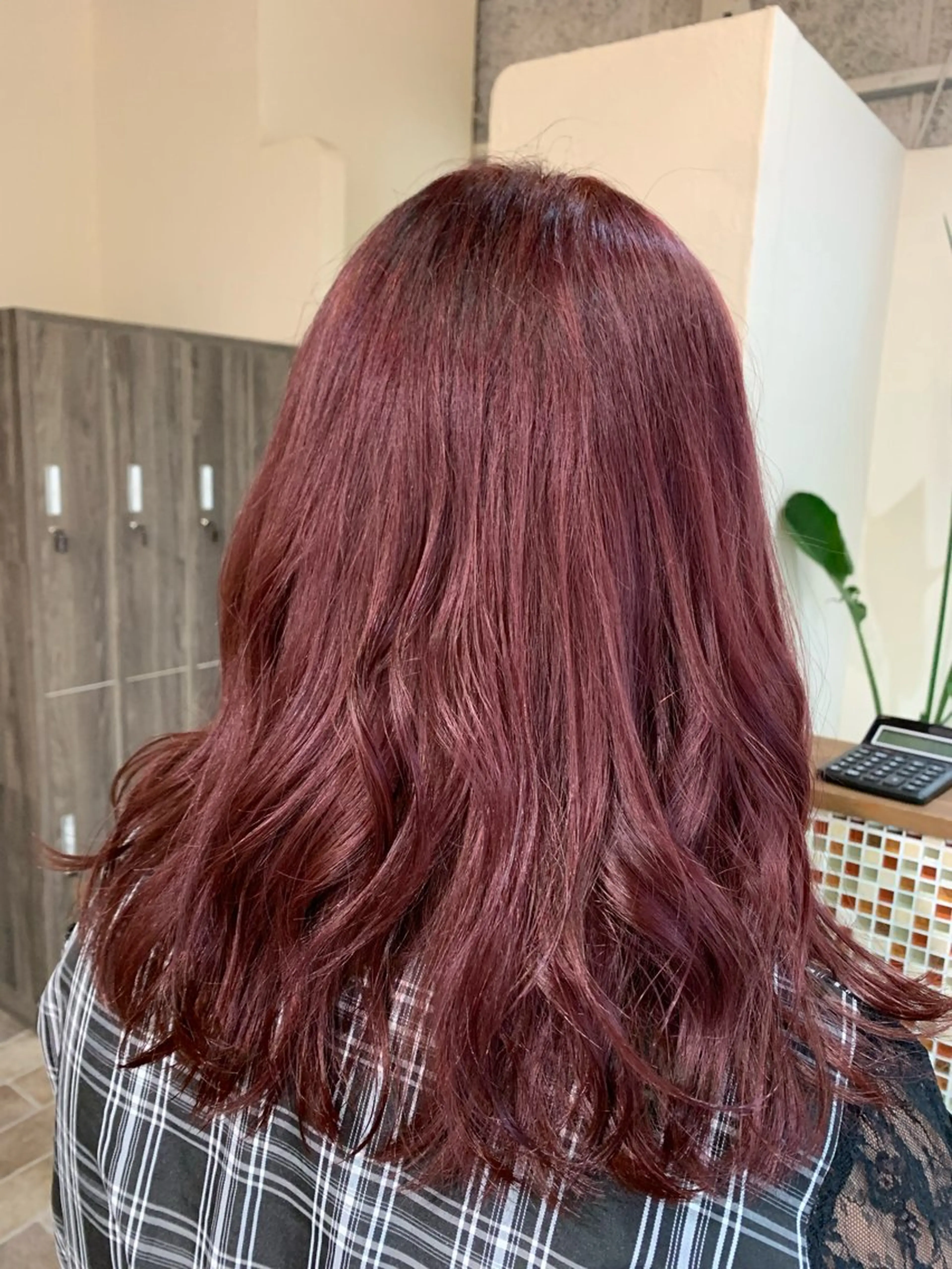 カラー ブリーチ レッドカラー 礒谷 夏帆のヘアスタイル