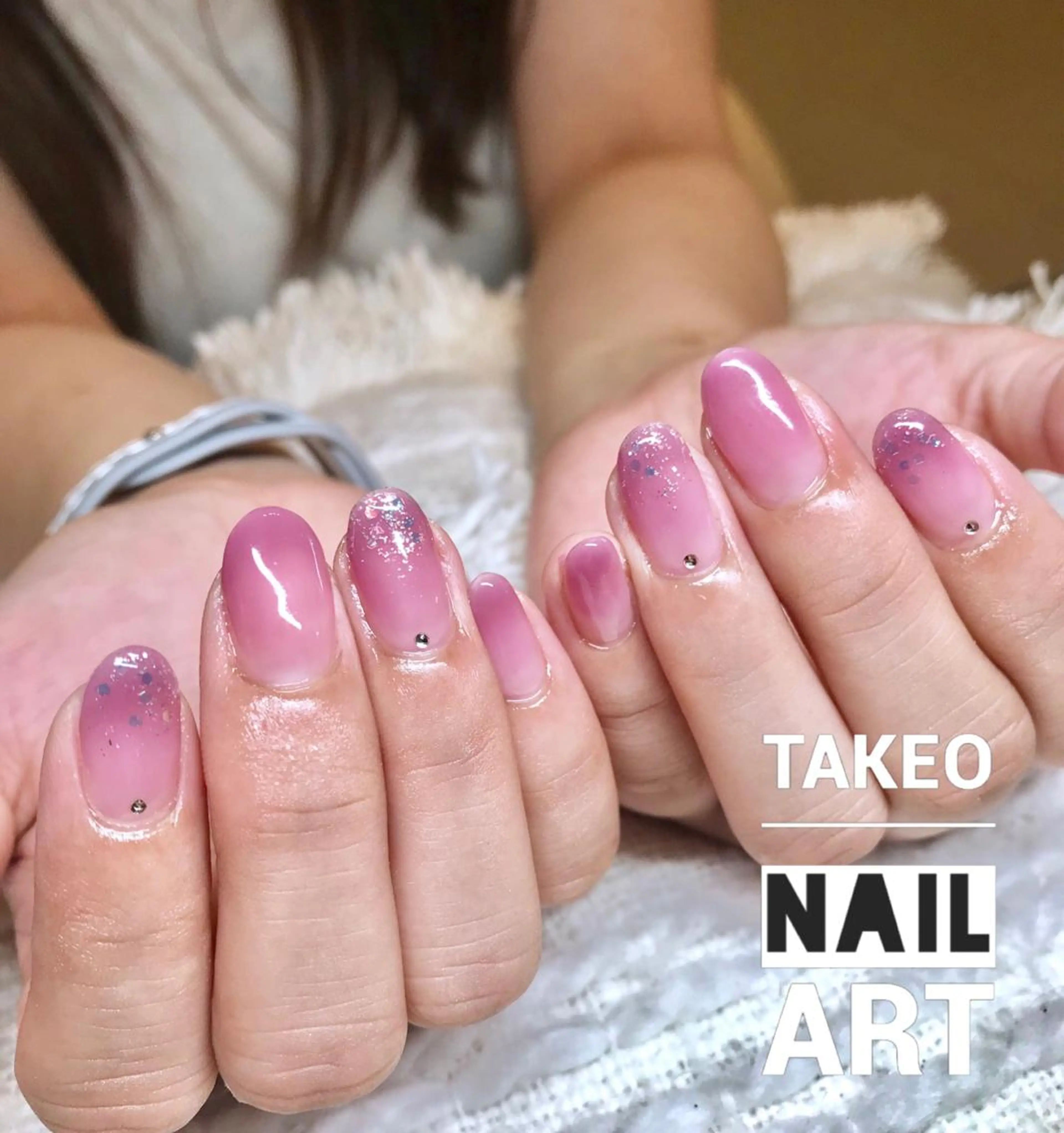 ミディアム ネイル マツエク・マツパ カラーマツエク グラデーション ピンク ハンドネイル ハンドケア nail&eye Aoのマツエク・マツパデザイン