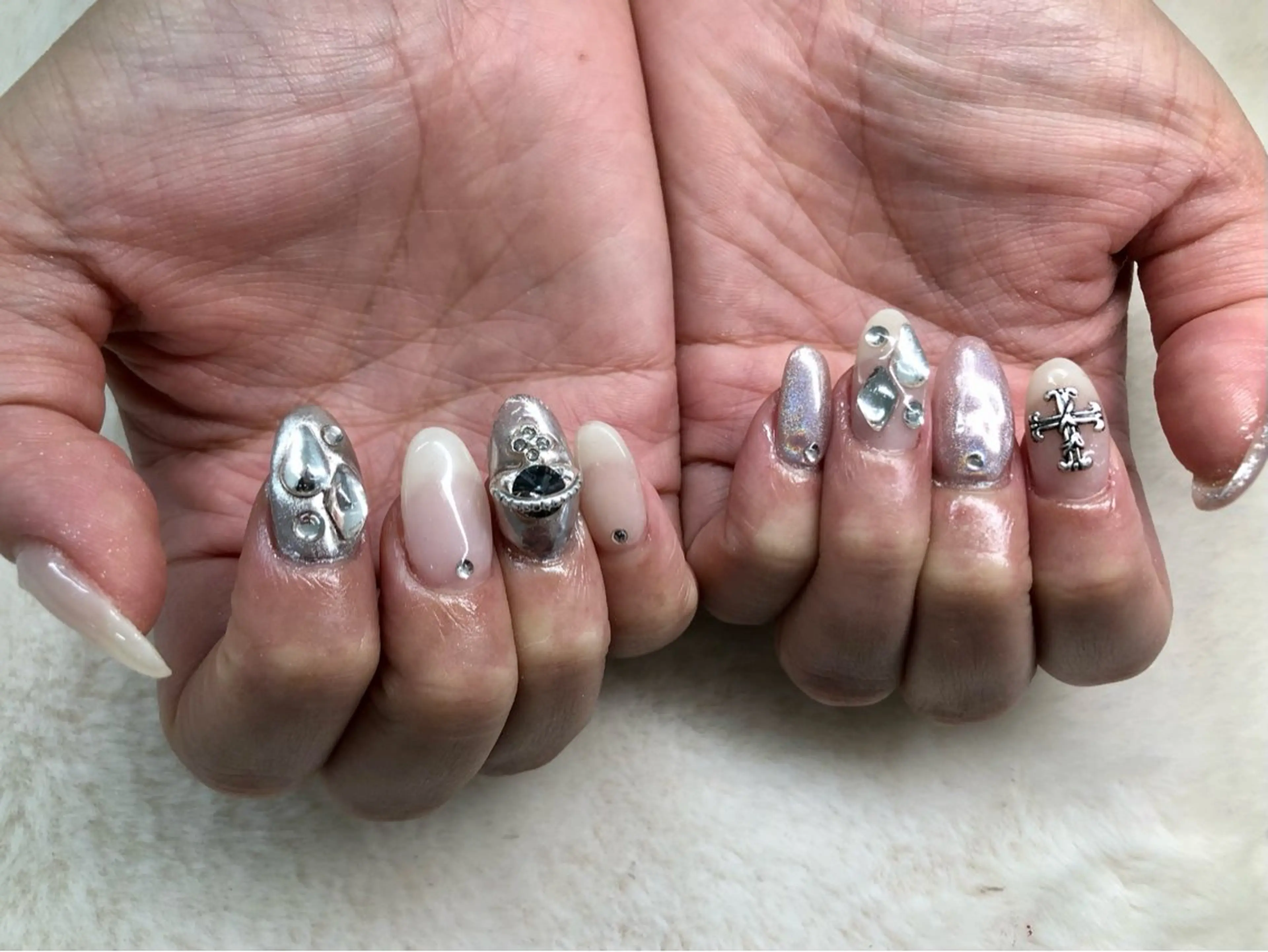 ネイル キラキラネイル ミラーネイル ハンドネイル ハンドケア Epokku ネイルサロンのネイルデザイン