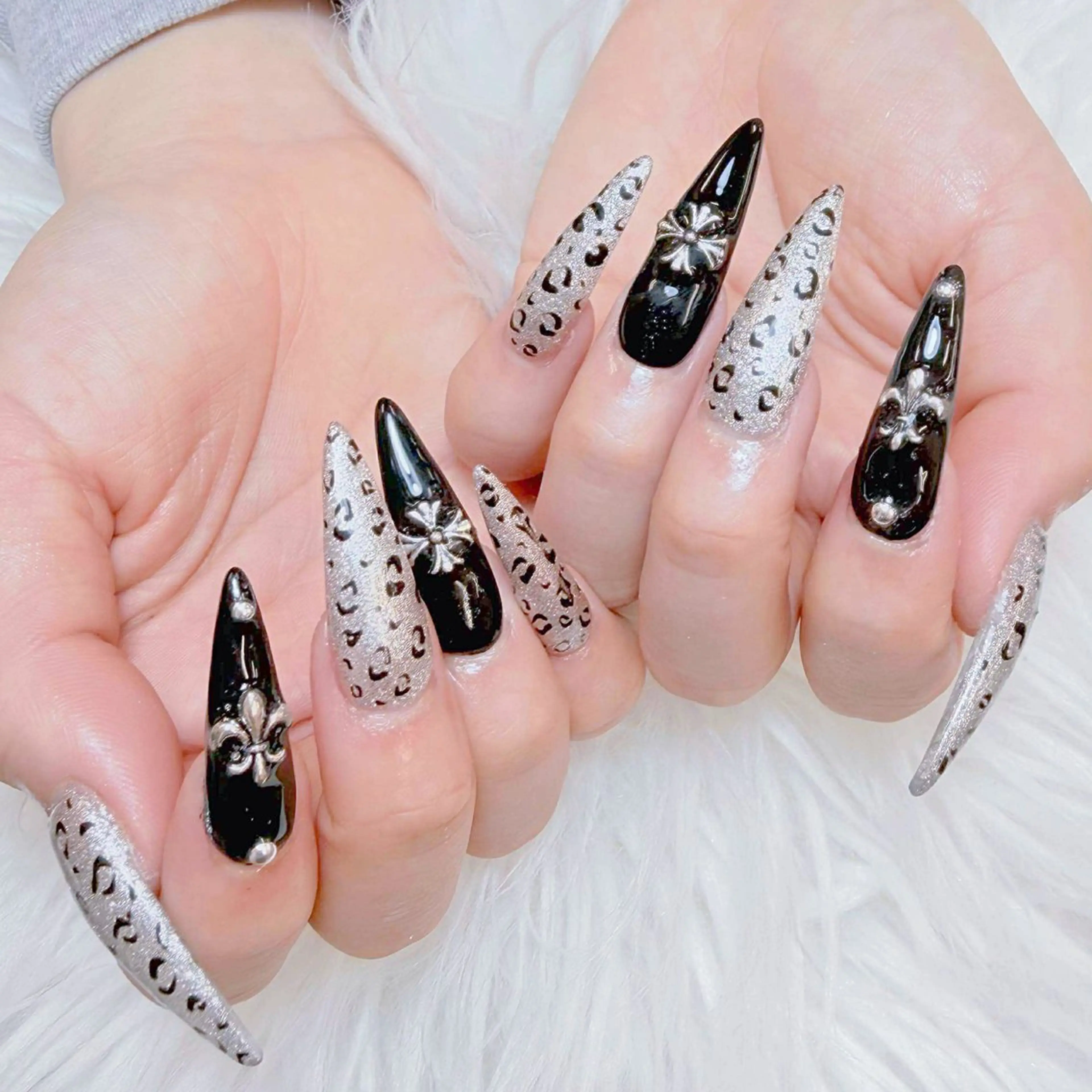 ネイル ハンドネイル ミン ゴテゴテネイルのネイルデザイン