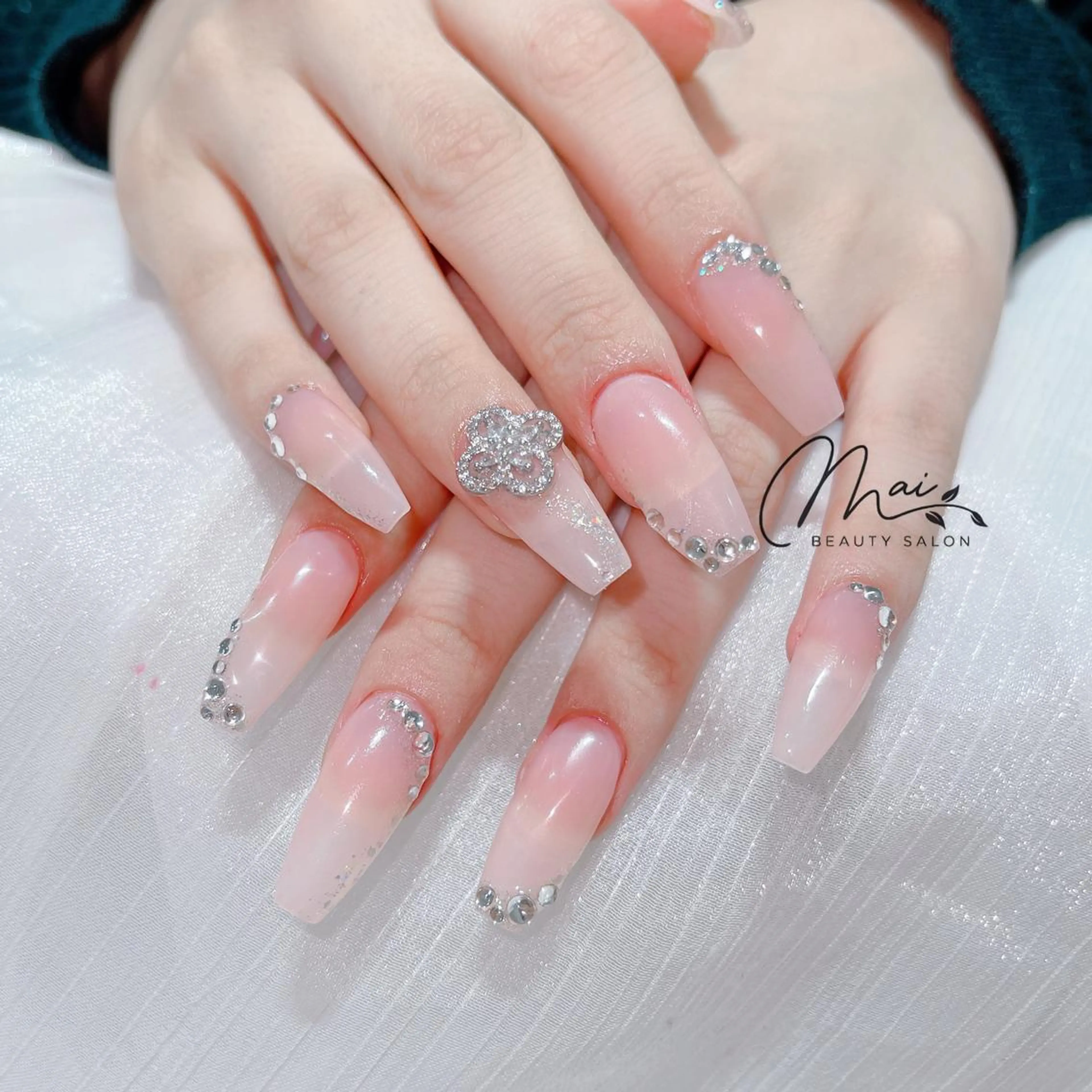 ネイル オーロラネイル 長さ出し フラッシュネイル フレンチネイル ジェルネイル MaiBeauty HaNaのネイルデザイン