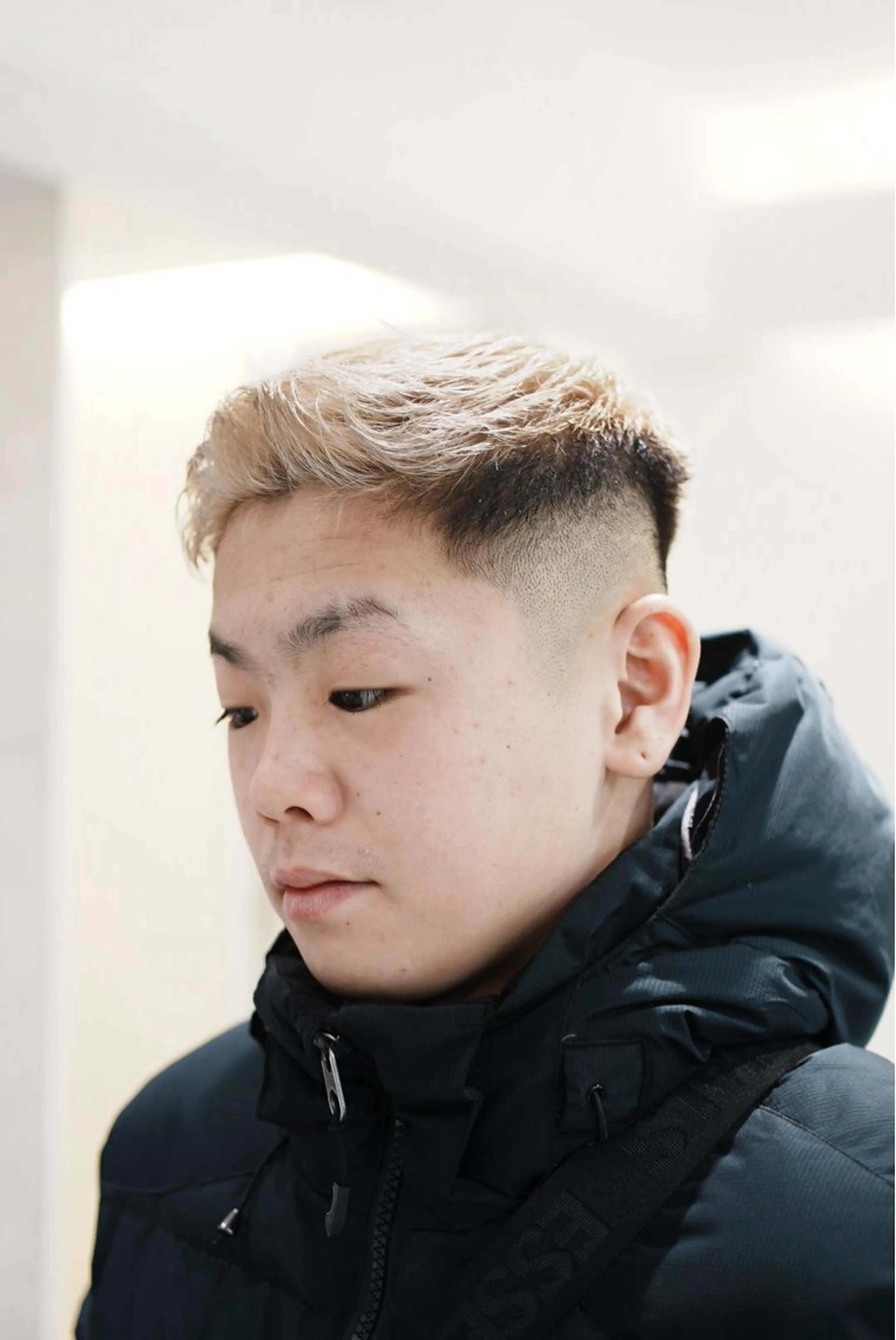 カラー メンズ メンズハイトーン ハイトーンカラー カット ヘアカラー ヘアセット Men’s  salon ANSWER所属・SHIZUKU アクティブショートのヘアスタイル